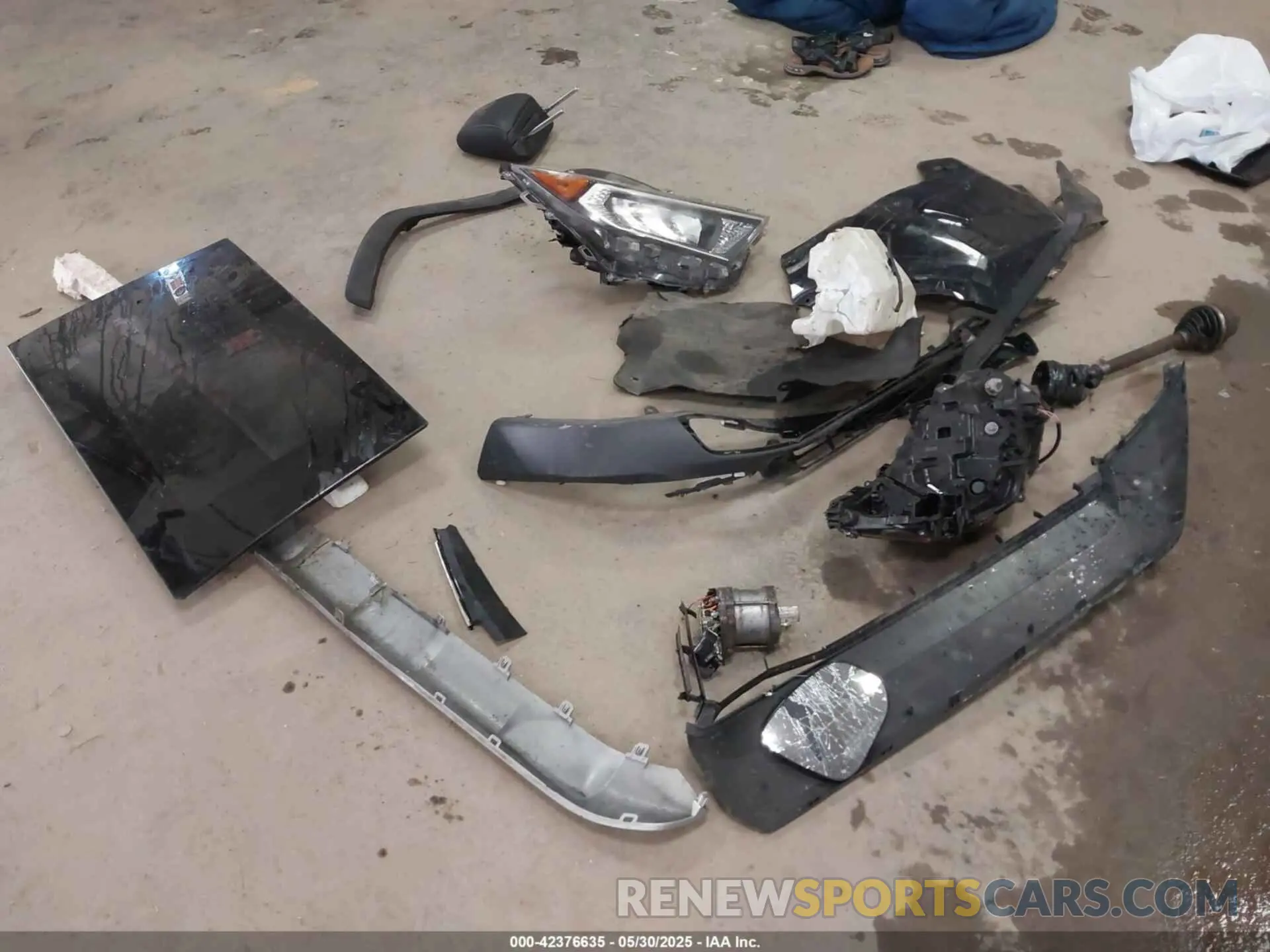 11 Photograph of a damaged car JTMN1RFV1KD518639 TOYOTA RAV4 2019