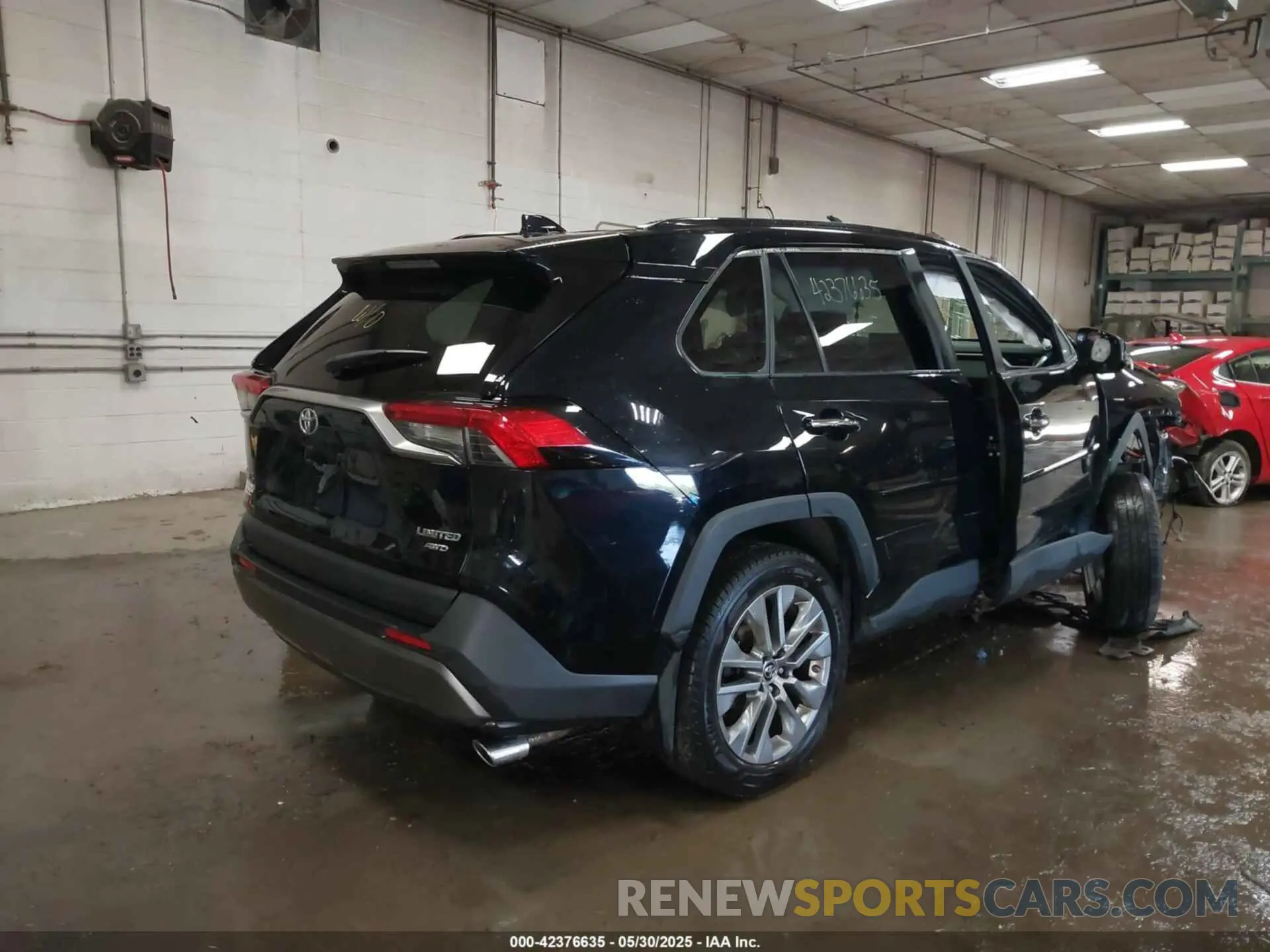 4 Photograph of a damaged car JTMN1RFV1KD518639 TOYOTA RAV4 2019