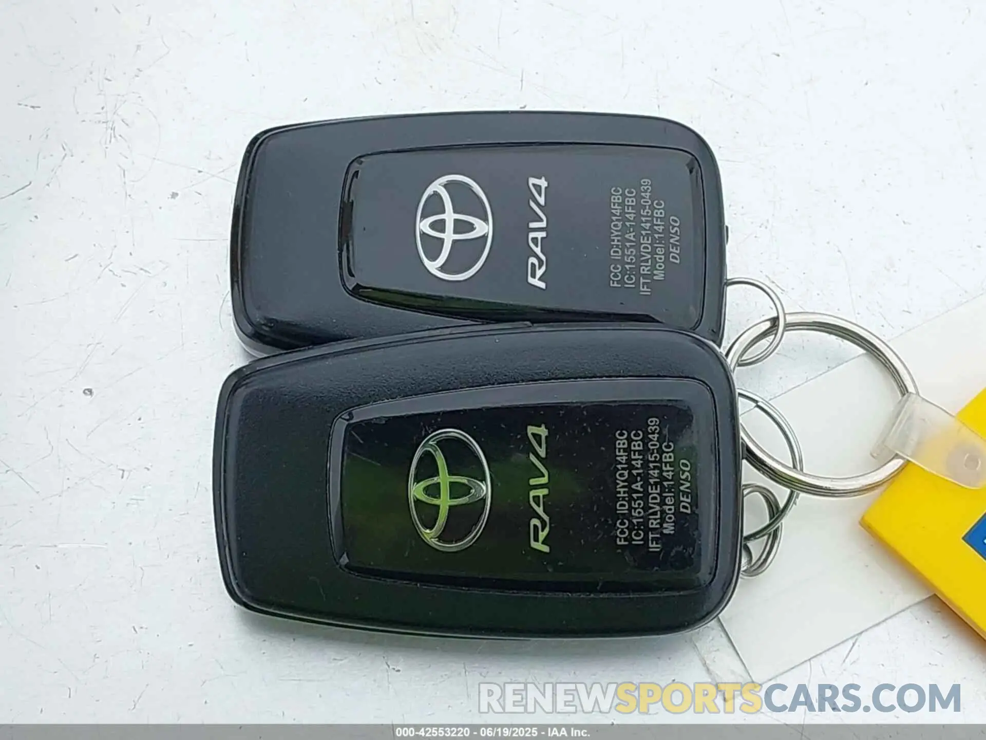 11 Photograph of a damaged car JTMN1RFV2KD028596 TOYOTA RAV4 2019