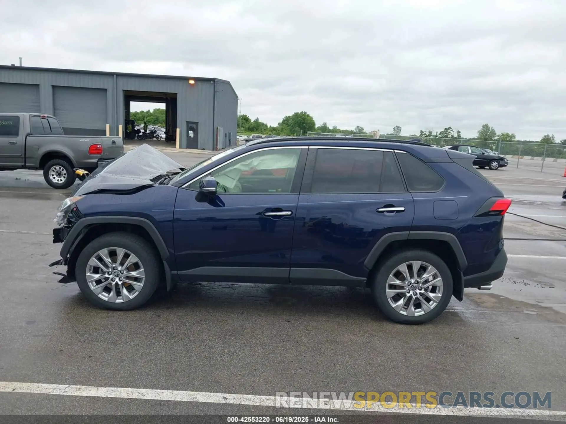 15 Photograph of a damaged car JTMN1RFV2KD028596 TOYOTA RAV4 2019