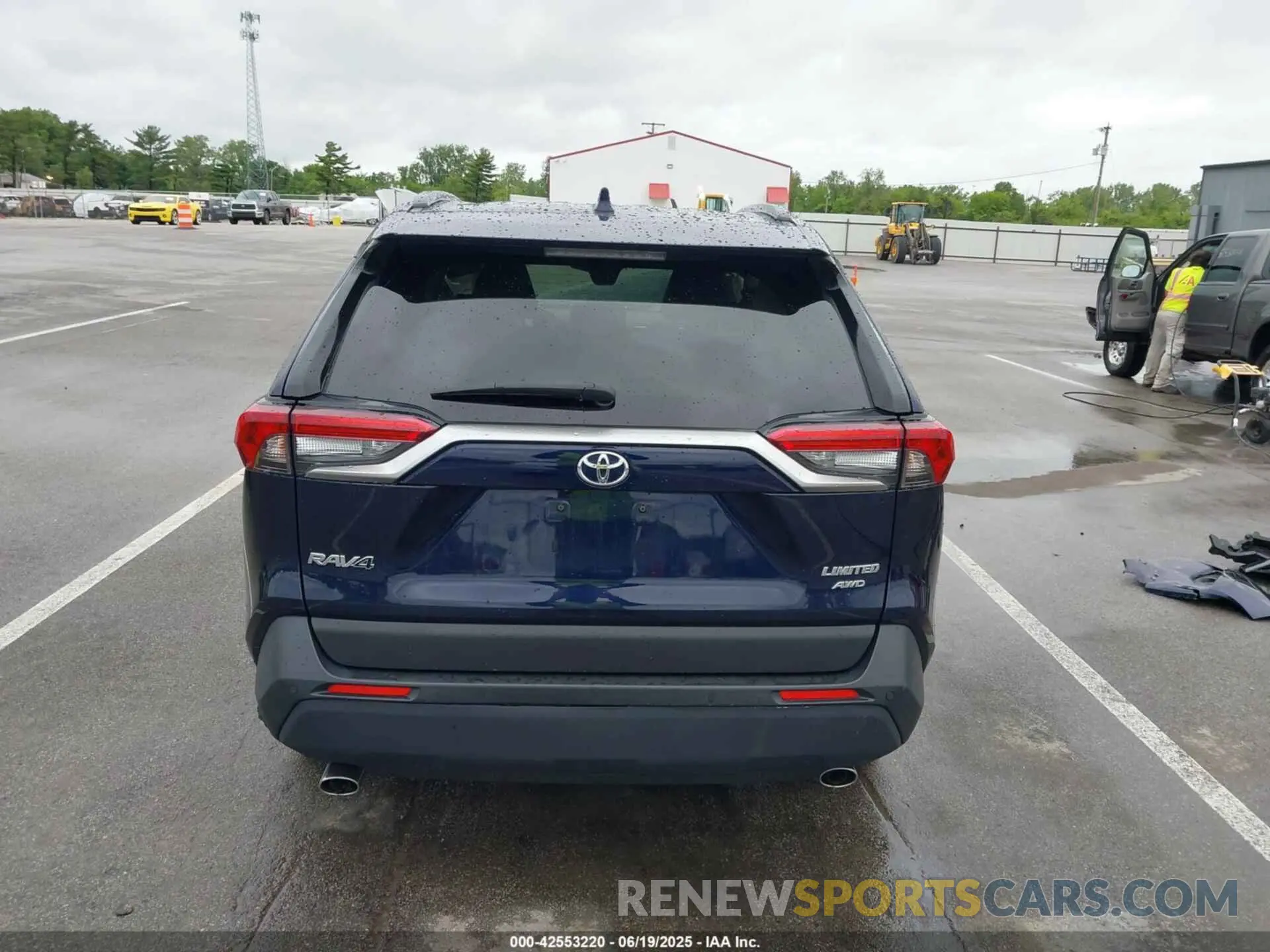 17 Photograph of a damaged car JTMN1RFV2KD028596 TOYOTA RAV4 2019