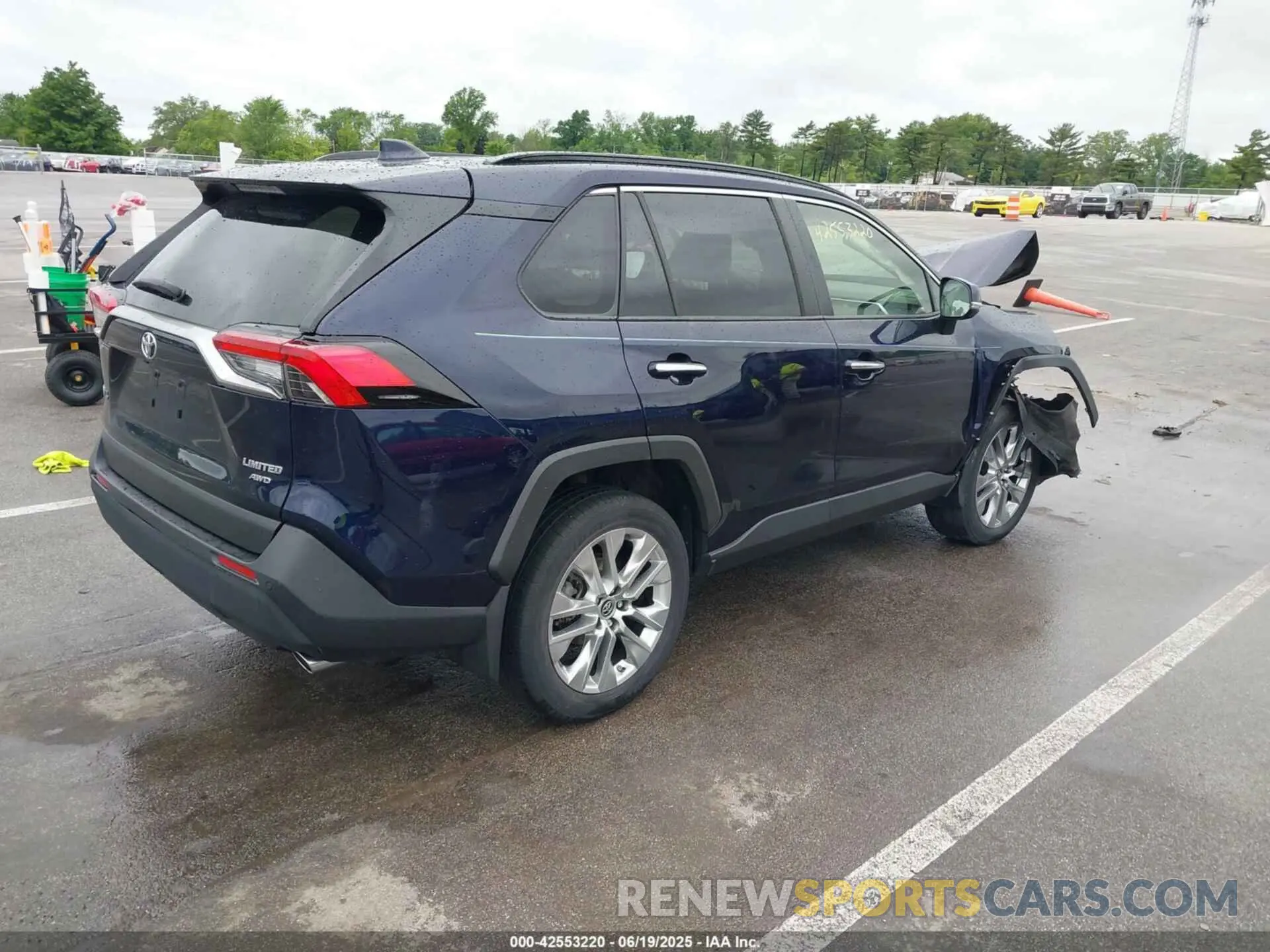 4 Photograph of a damaged car JTMN1RFV2KD028596 TOYOTA RAV4 2019