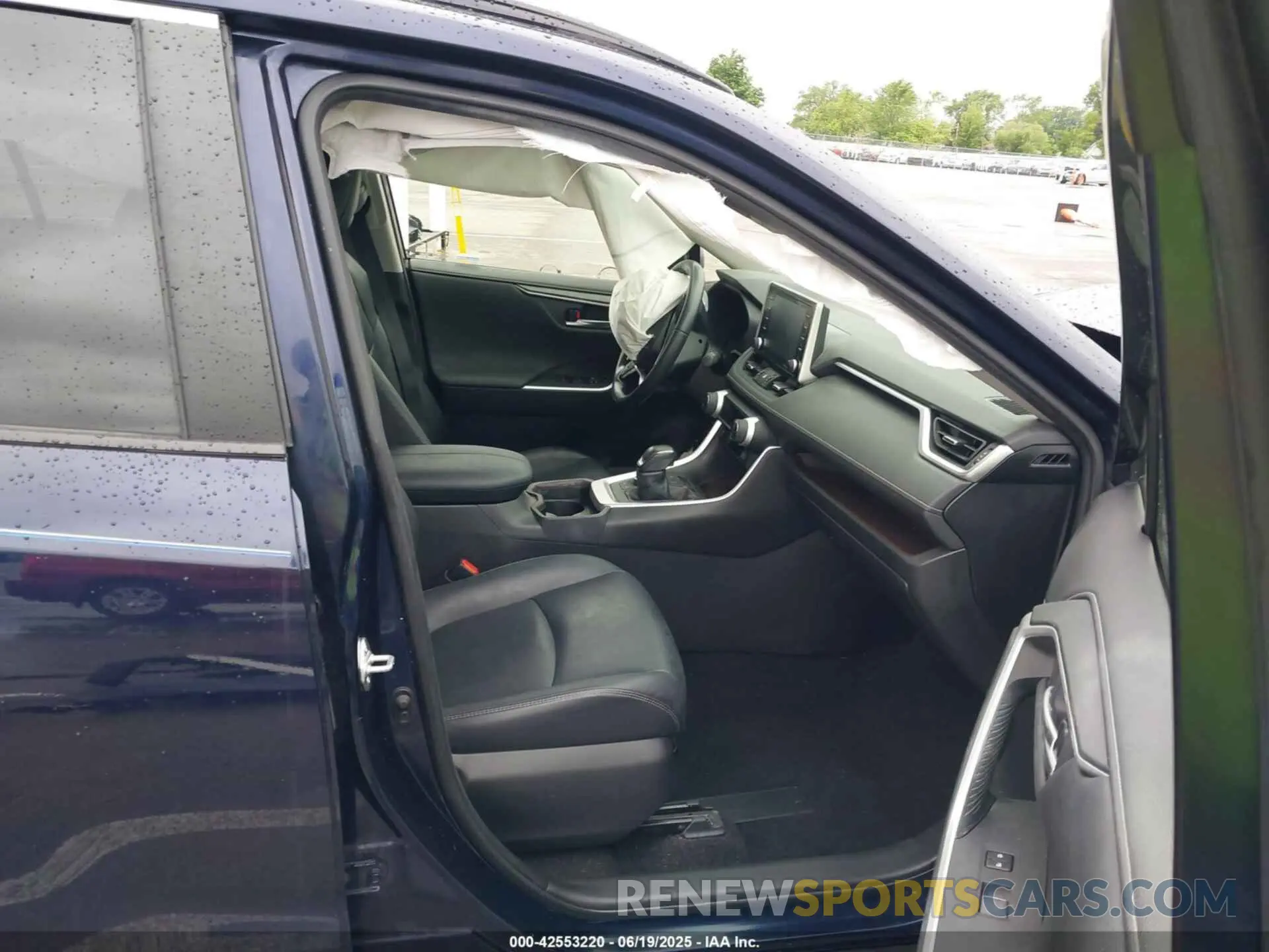 5 Photograph of a damaged car JTMN1RFV2KD028596 TOYOTA RAV4 2019