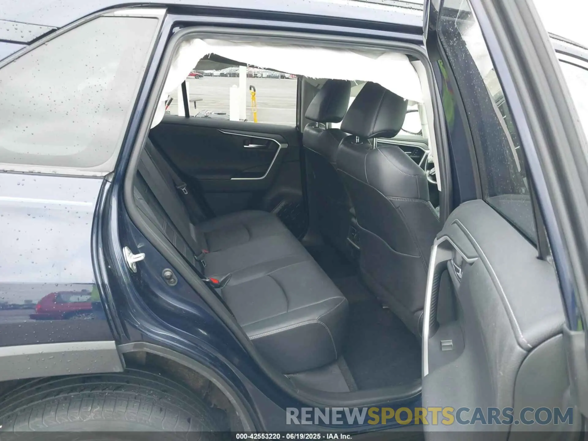 8 Photograph of a damaged car JTMN1RFV2KD028596 TOYOTA RAV4 2019