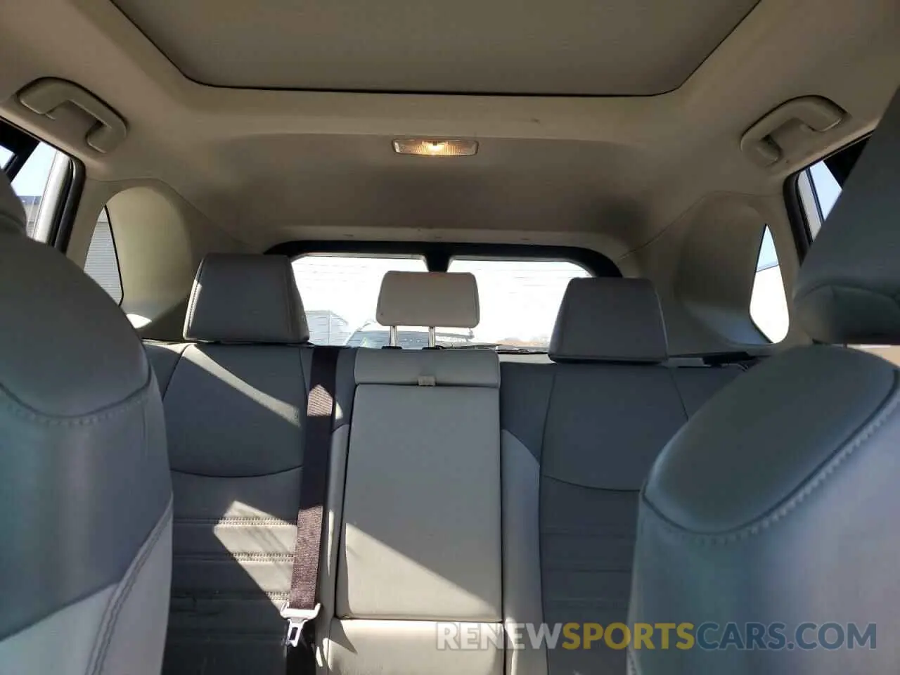 10 Photograph of a damaged car JTMN1RFV2KD503518 TOYOTA RAV4 2019