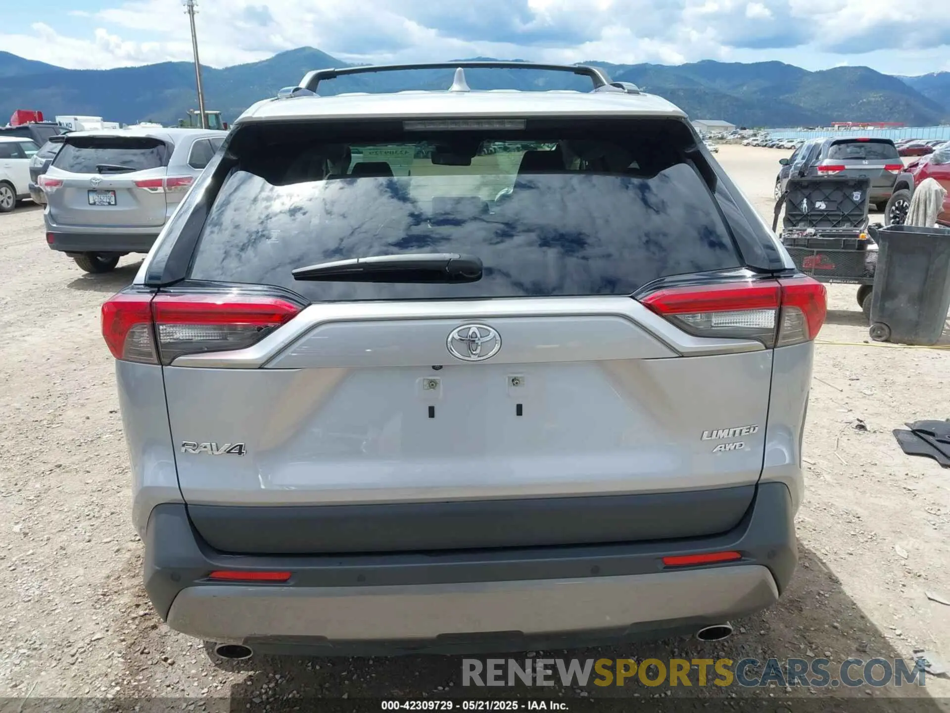 16 Photograph of a damaged car JTMN1RFV2KD512560 TOYOTA RAV4 2019