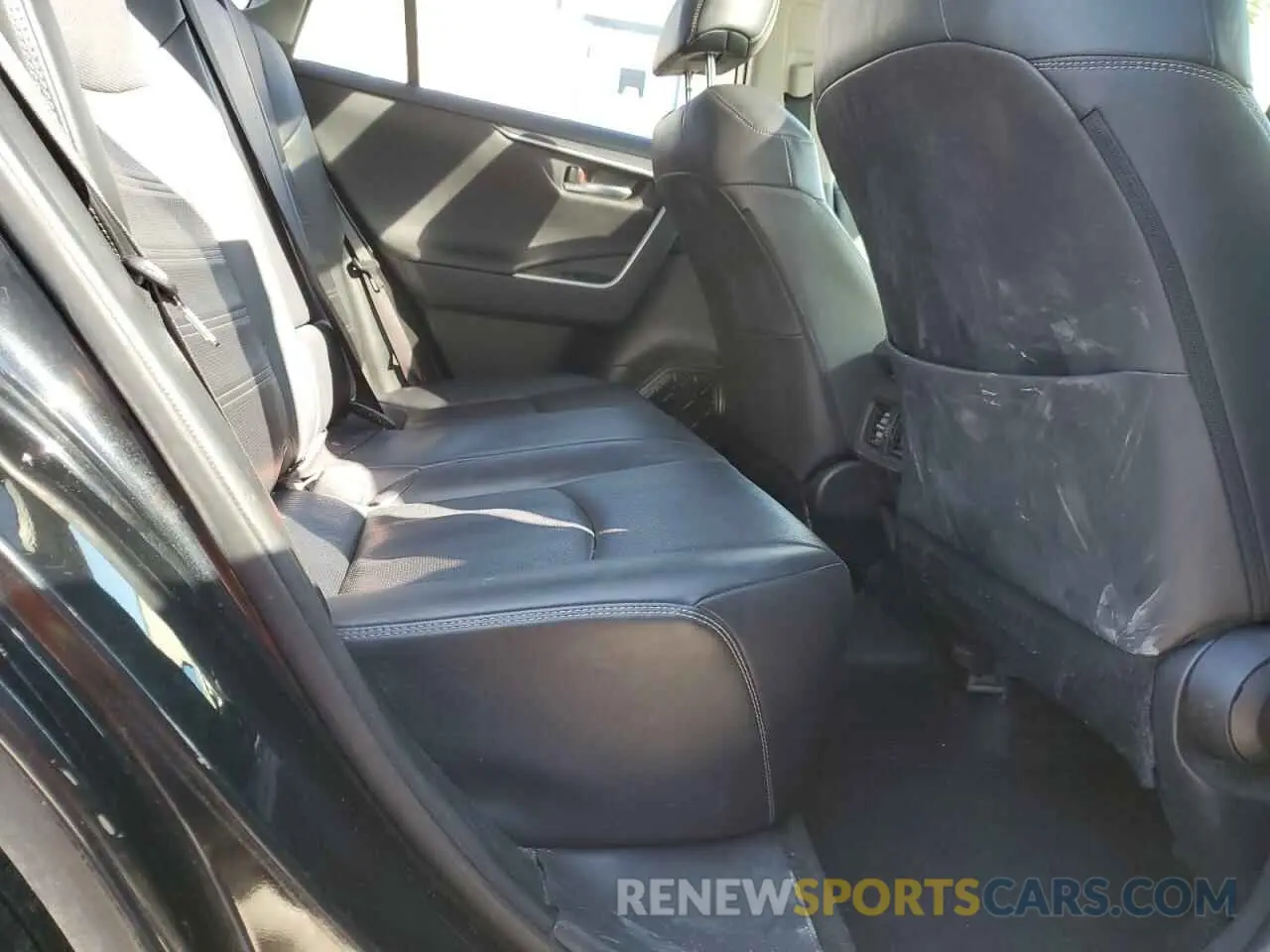 11 Photograph of a damaged car JTMN1RFV2KD518441 TOYOTA RAV4 2019