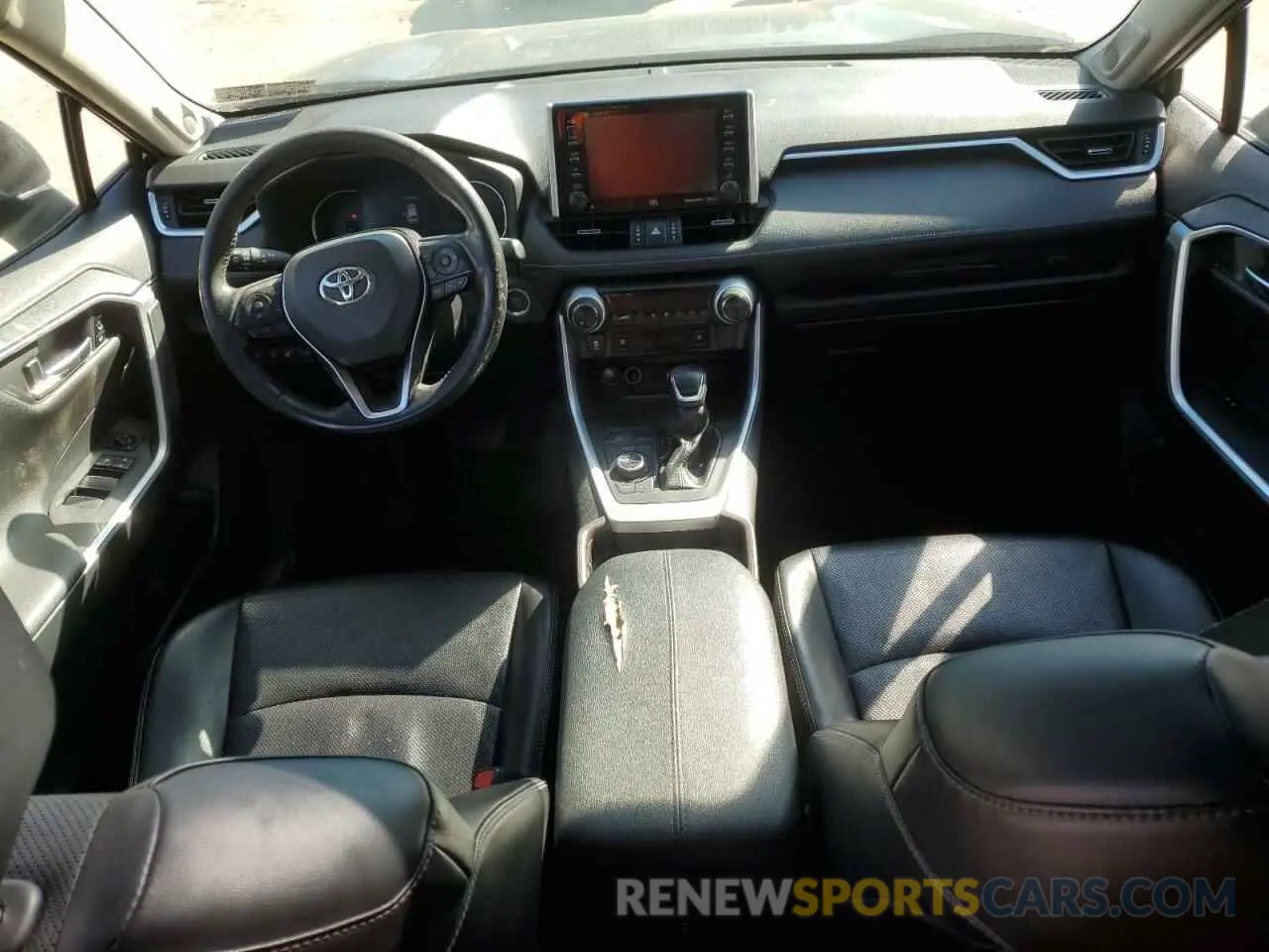 8 Photograph of a damaged car JTMN1RFV2KD518441 TOYOTA RAV4 2019