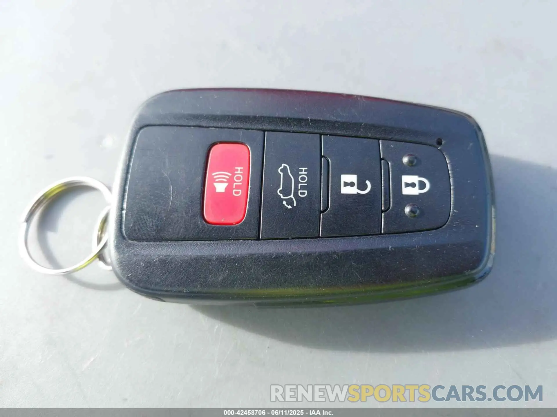 11 Photograph of a damaged car JTMN1RFV2KD522358 TOYOTA RAV4 2019