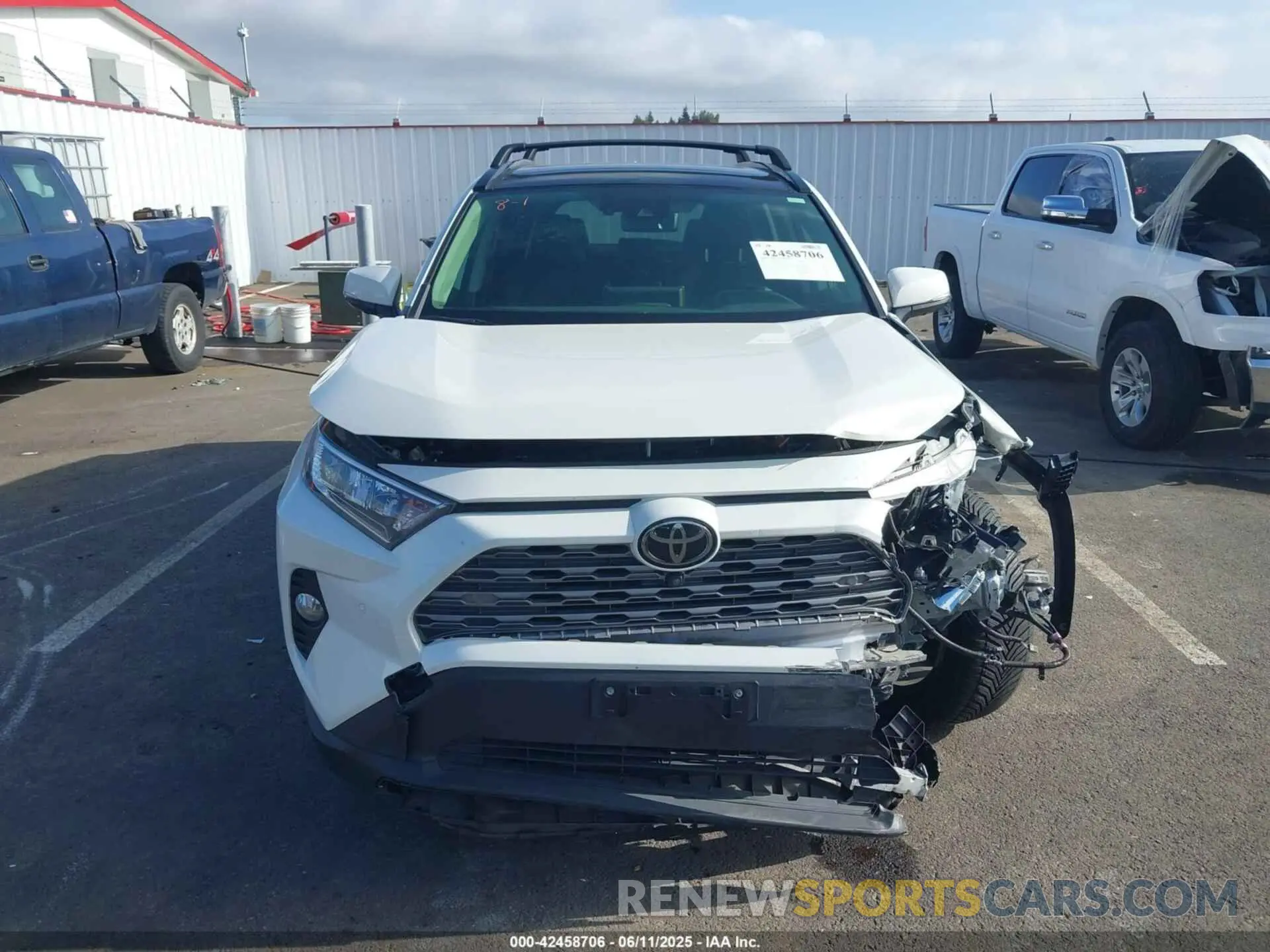 12 Photograph of a damaged car JTMN1RFV2KD522358 TOYOTA RAV4 2019