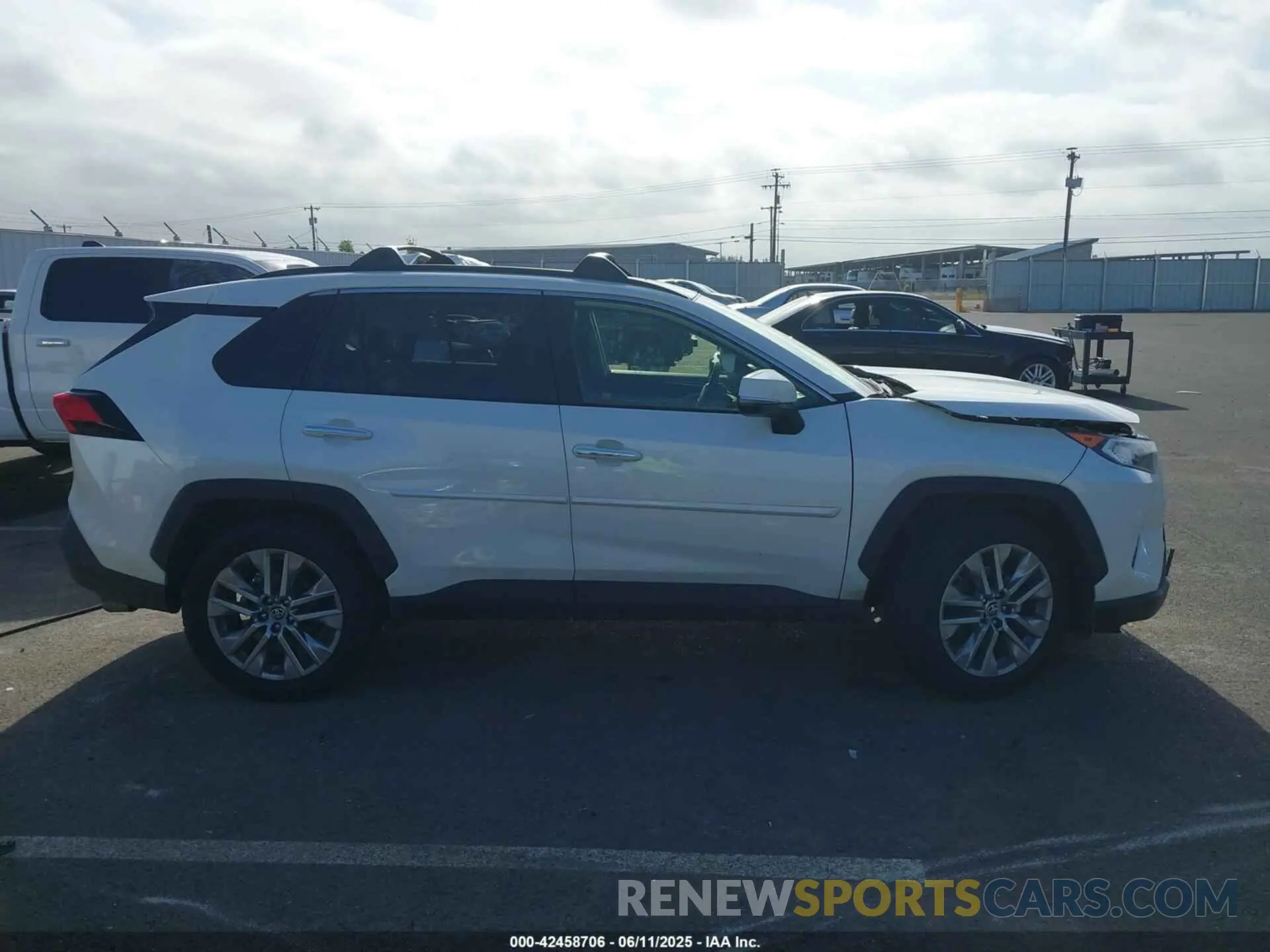 13 Photograph of a damaged car JTMN1RFV2KD522358 TOYOTA RAV4 2019