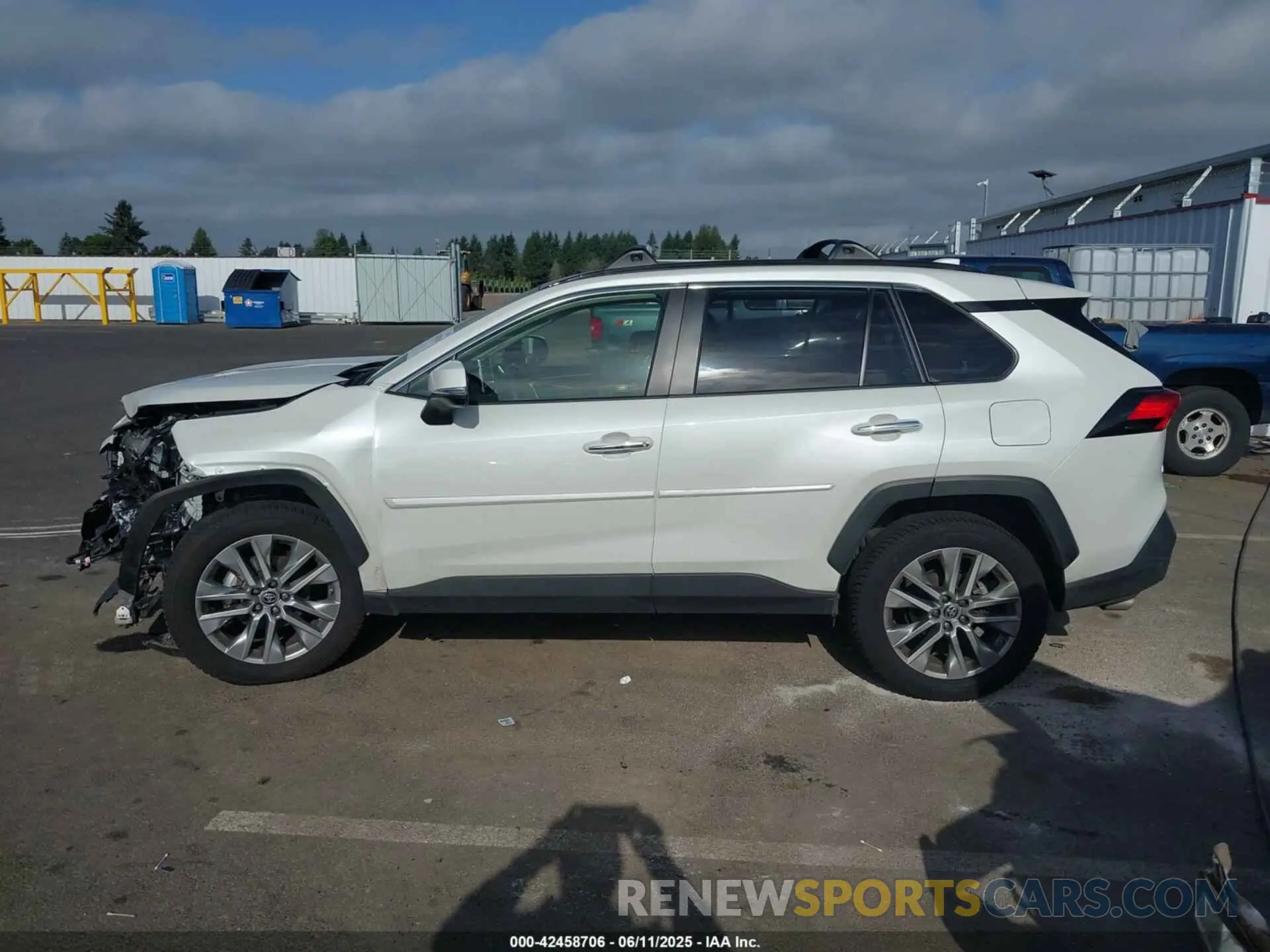 14 Photograph of a damaged car JTMN1RFV2KD522358 TOYOTA RAV4 2019