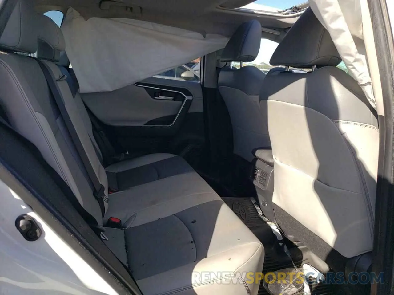 10 Photograph of a damaged car JTMN1RFV3KD511918 TOYOTA RAV4 2019