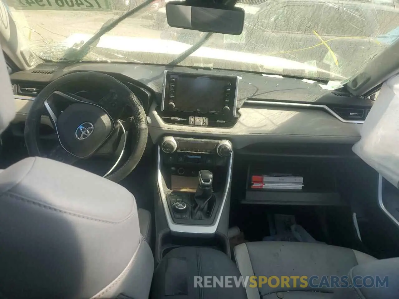8 Photograph of a damaged car JTMN1RFV3KD511918 TOYOTA RAV4 2019