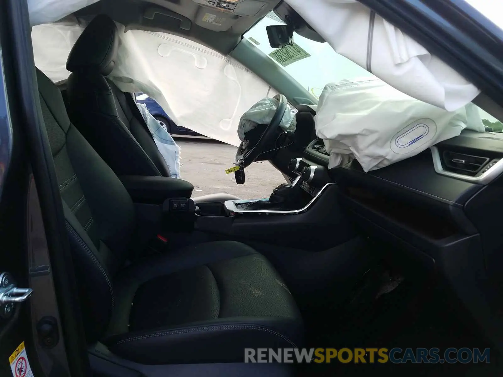5 Photograph of a damaged car JTMN1RFV3KD517895 TOYOTA RAV4 2019