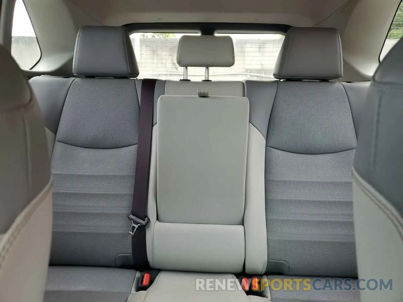 10 Photograph of a damaged car JTMN1RFV3KD519307 TOYOTA RAV4 2019