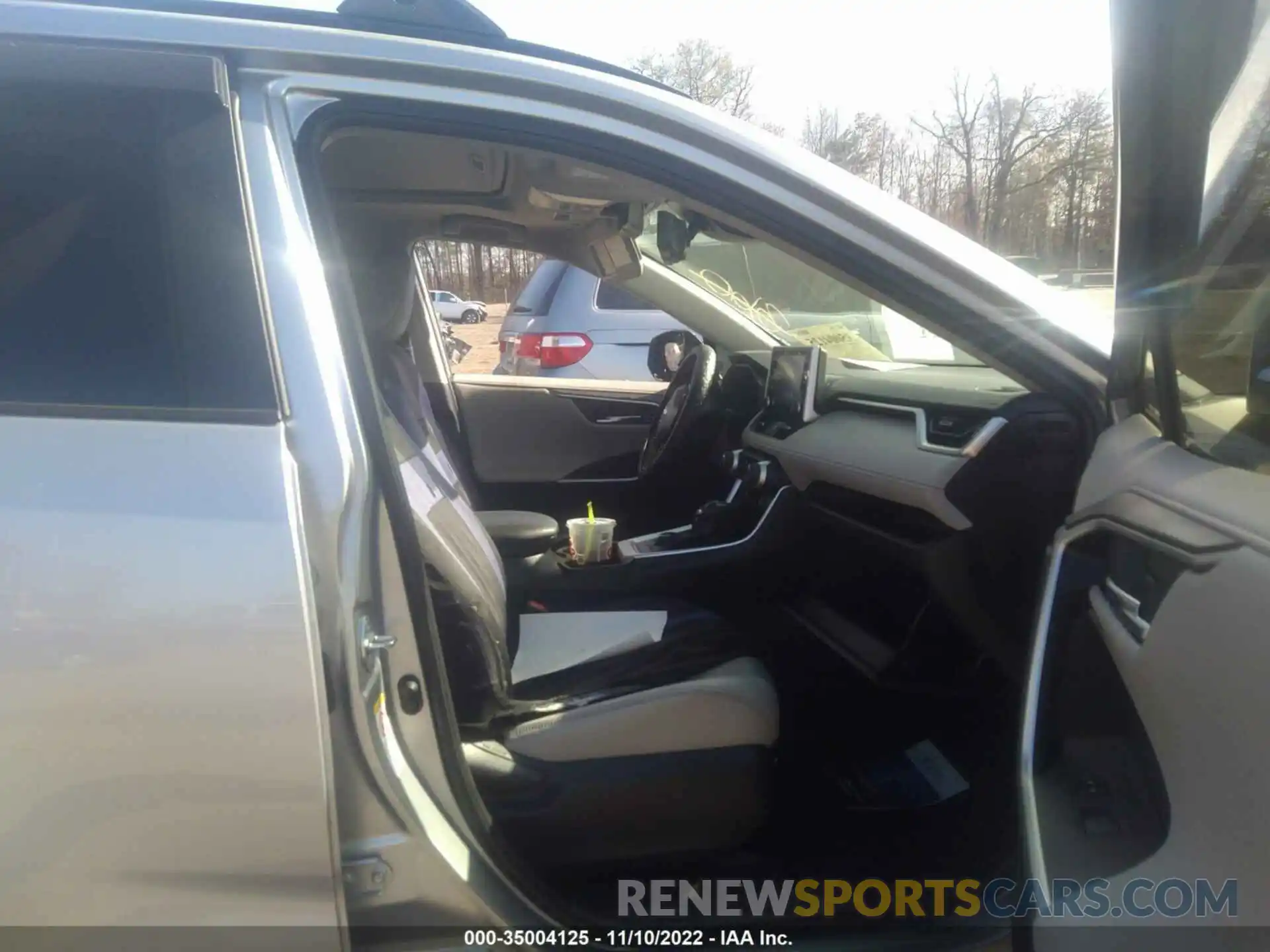 5 Photograph of a damaged car JTMN1RFV3KJ008830 TOYOTA RAV4 2019