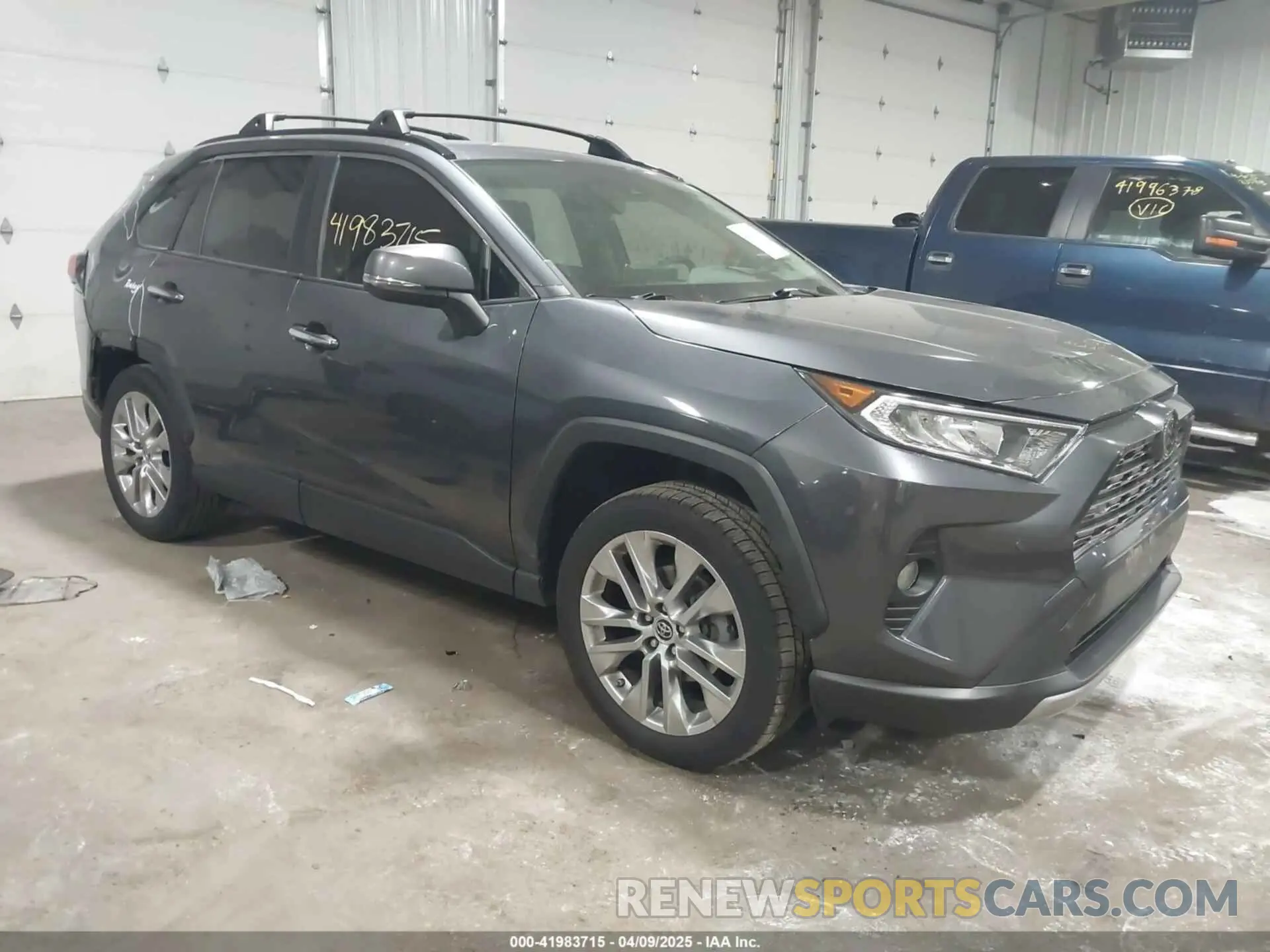 1 Photograph of a damaged car JTMN1RFV4KD027417 TOYOTA RAV4 2019