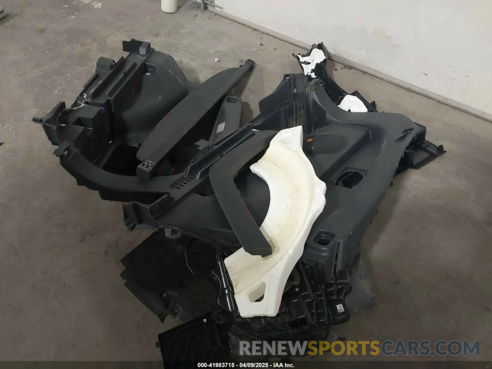12 Photograph of a damaged car JTMN1RFV4KD027417 TOYOTA RAV4 2019