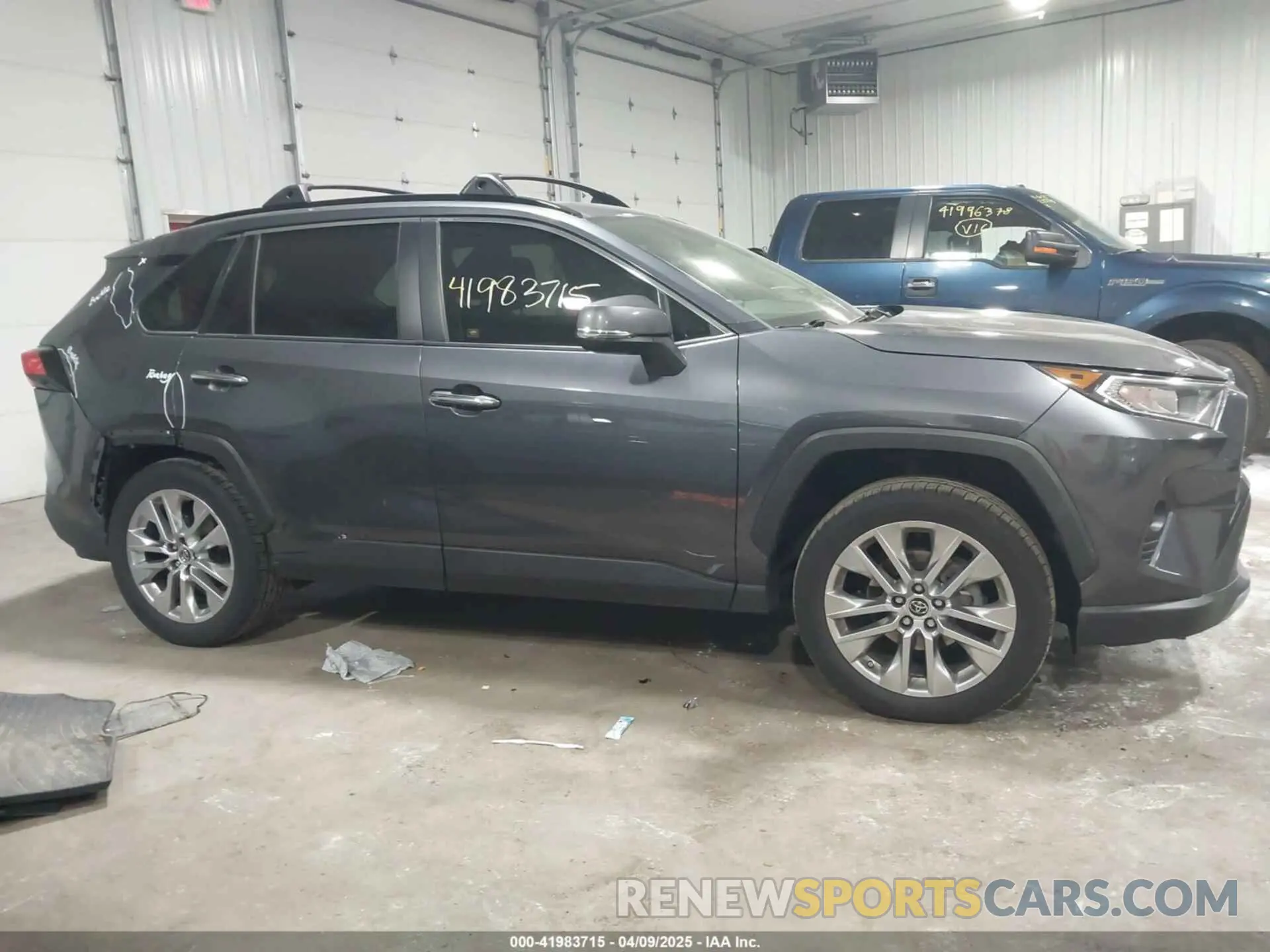 14 Photograph of a damaged car JTMN1RFV4KD027417 TOYOTA RAV4 2019
