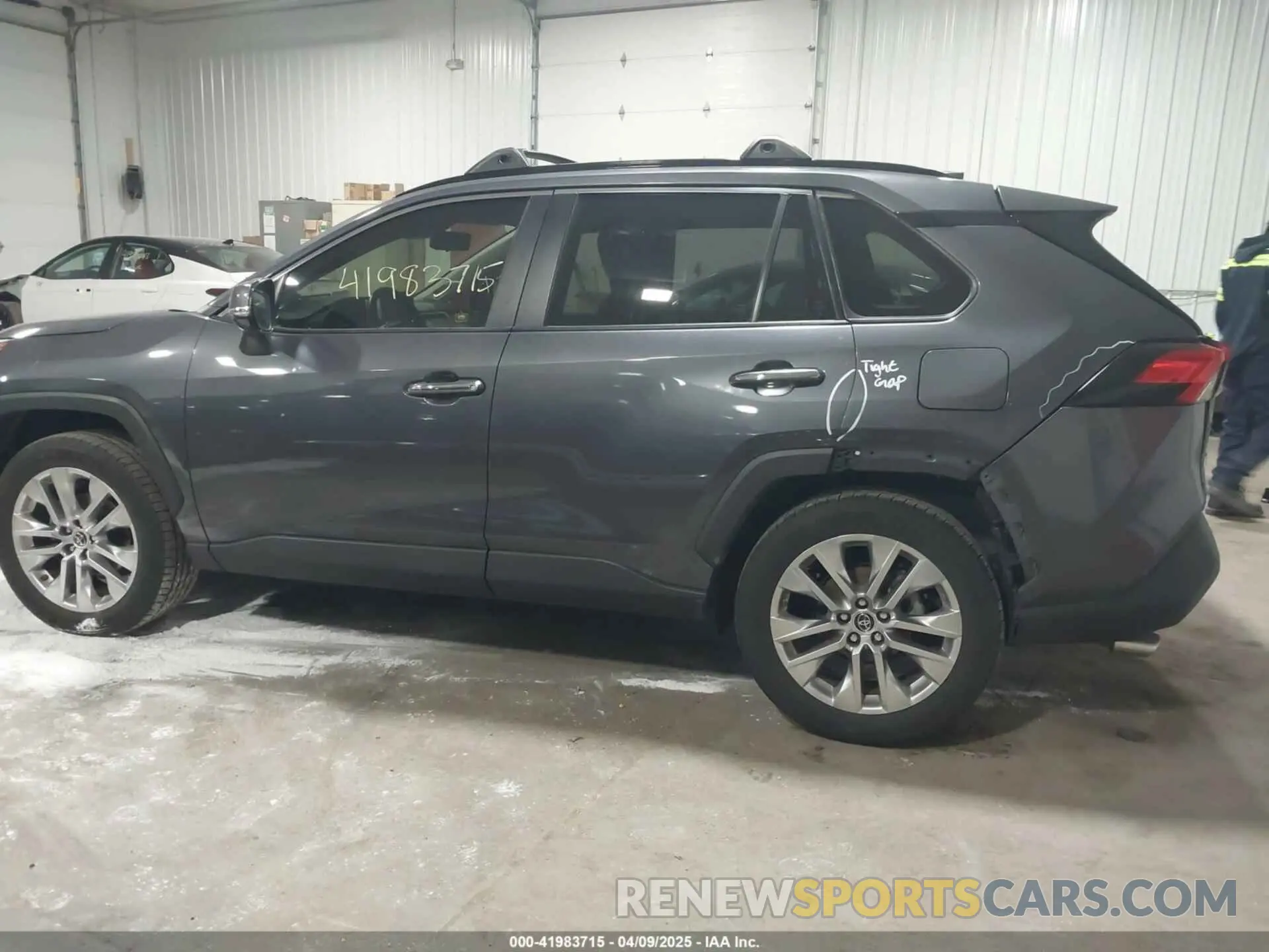 15 Photograph of a damaged car JTMN1RFV4KD027417 TOYOTA RAV4 2019