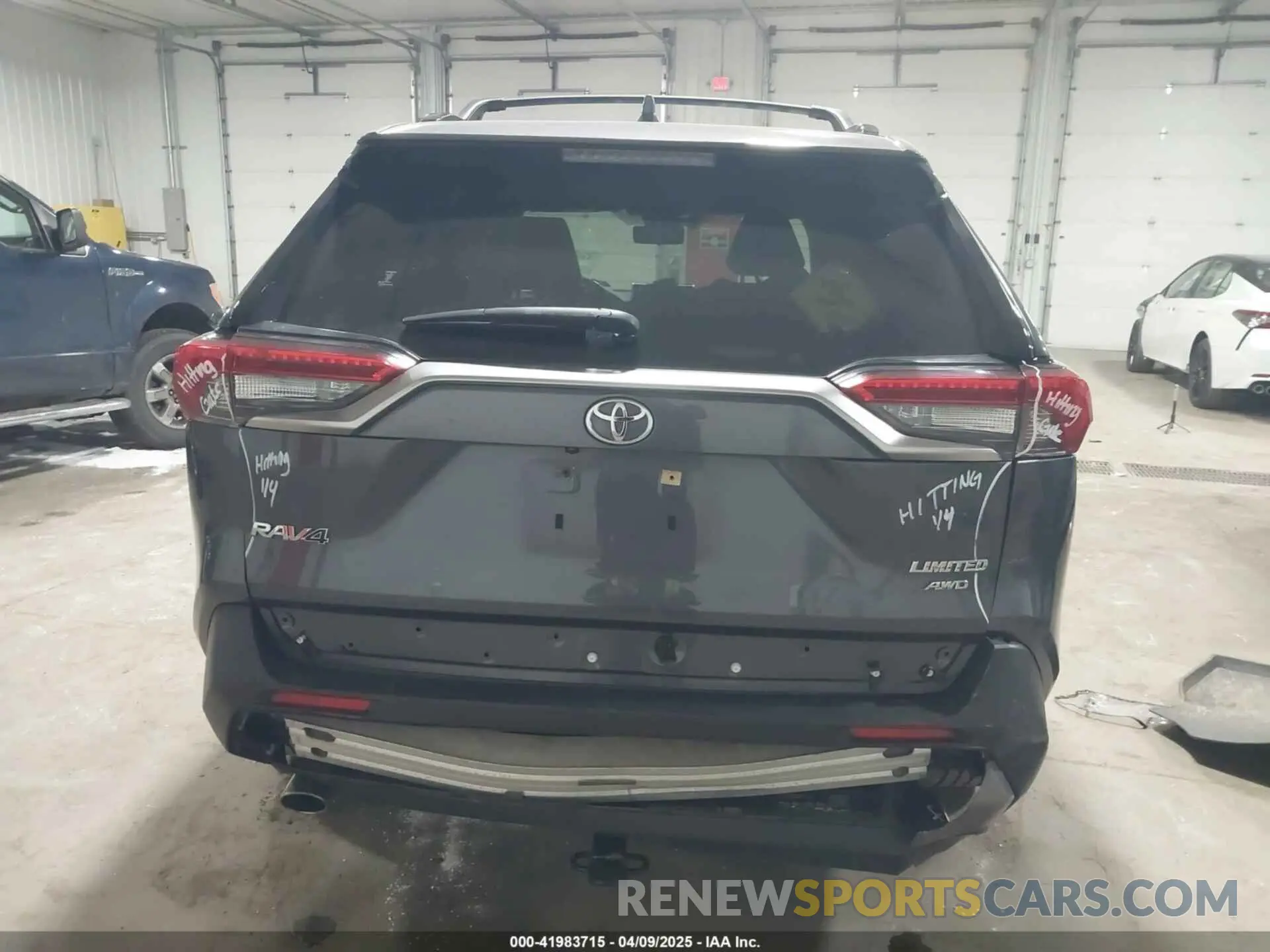 17 Photograph of a damaged car JTMN1RFV4KD027417 TOYOTA RAV4 2019