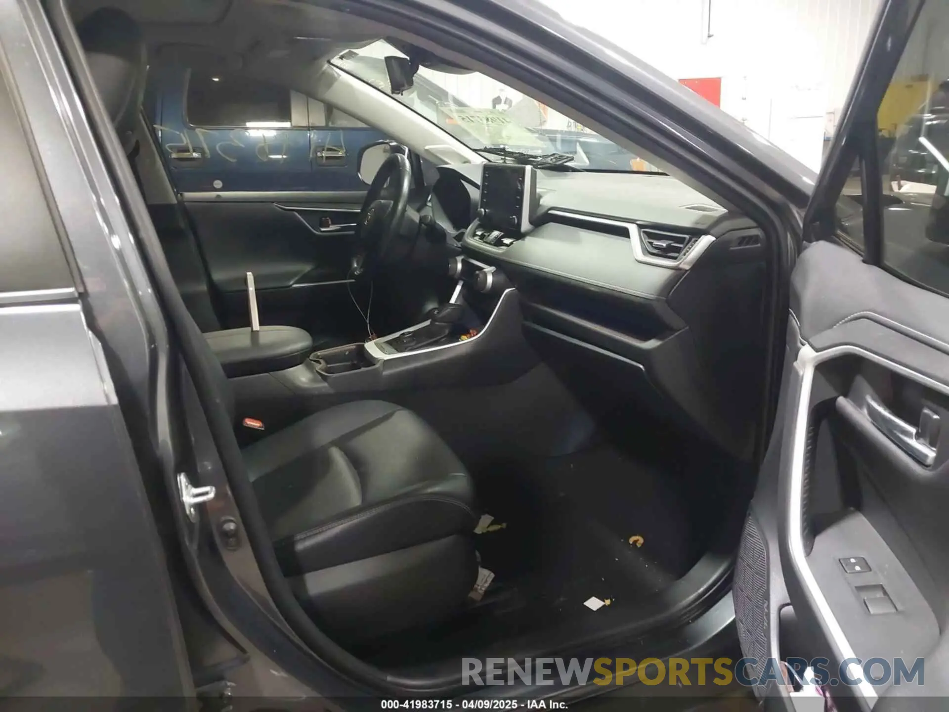 5 Photograph of a damaged car JTMN1RFV4KD027417 TOYOTA RAV4 2019