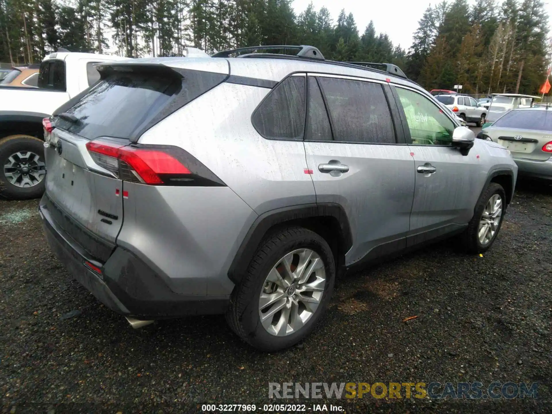 4 Photograph of a damaged car JTMN1RFV5KD522600 TOYOTA RAV4 2019