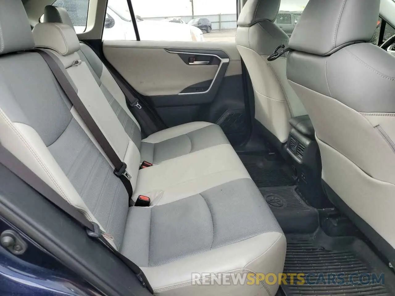 11 Photograph of a damaged car JTMN1RFV6KD504820 TOYOTA RAV4 2019