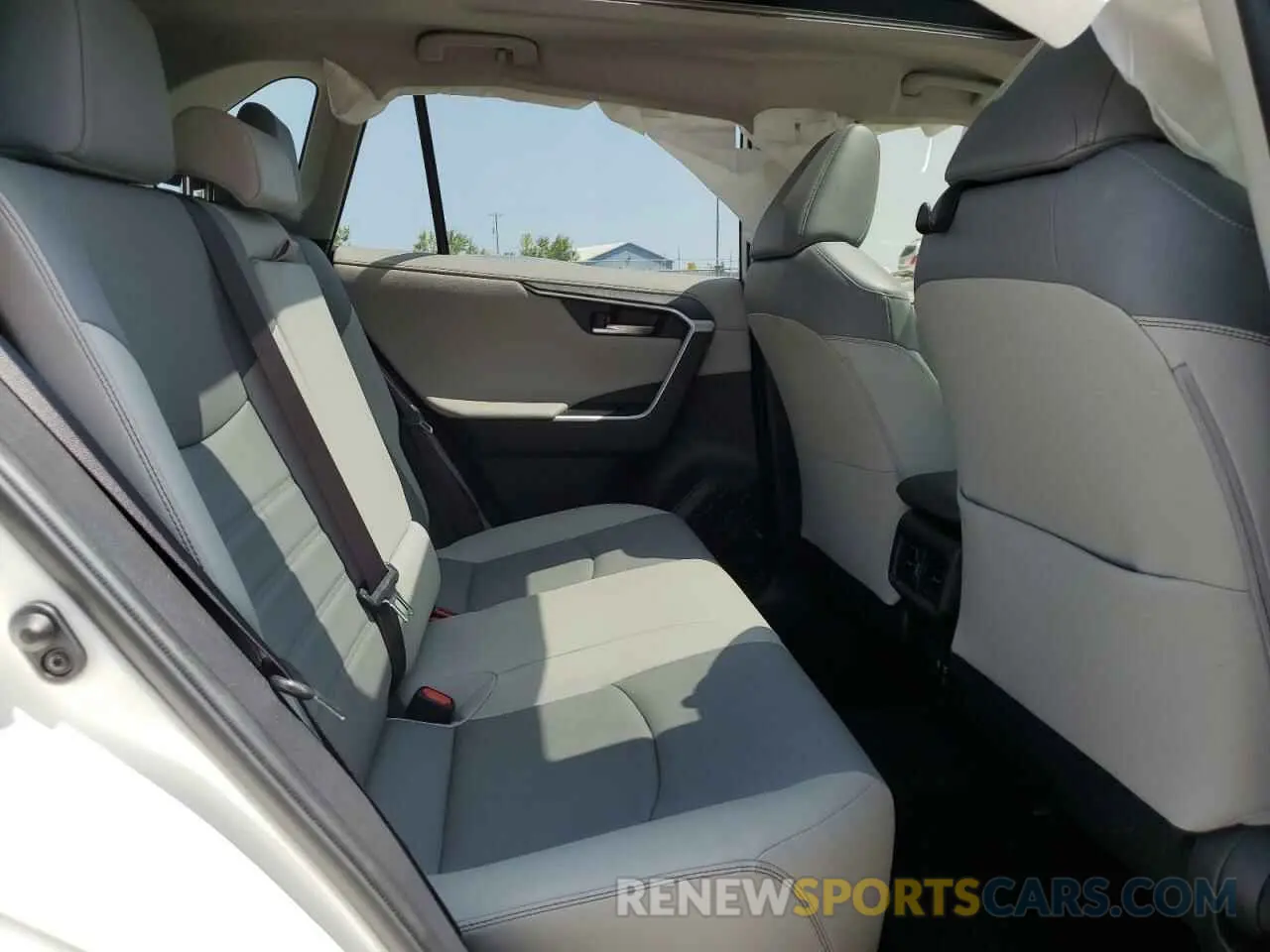 11 Photograph of a damaged car JTMN1RFV7KD501599 TOYOTA RAV4 2019