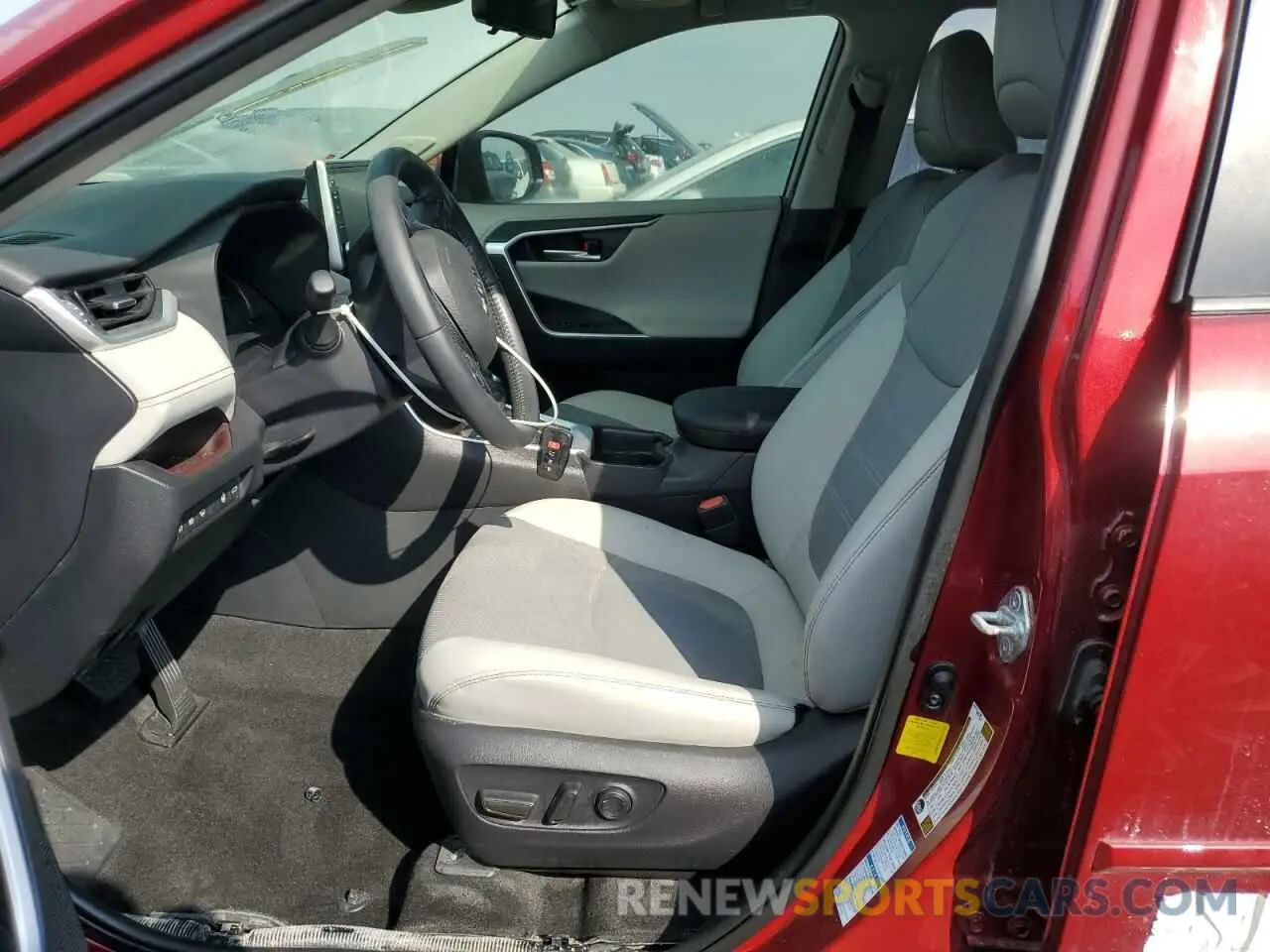 7 Photograph of a damaged car JTMN1RFV8KD025704 TOYOTA RAV4 2019