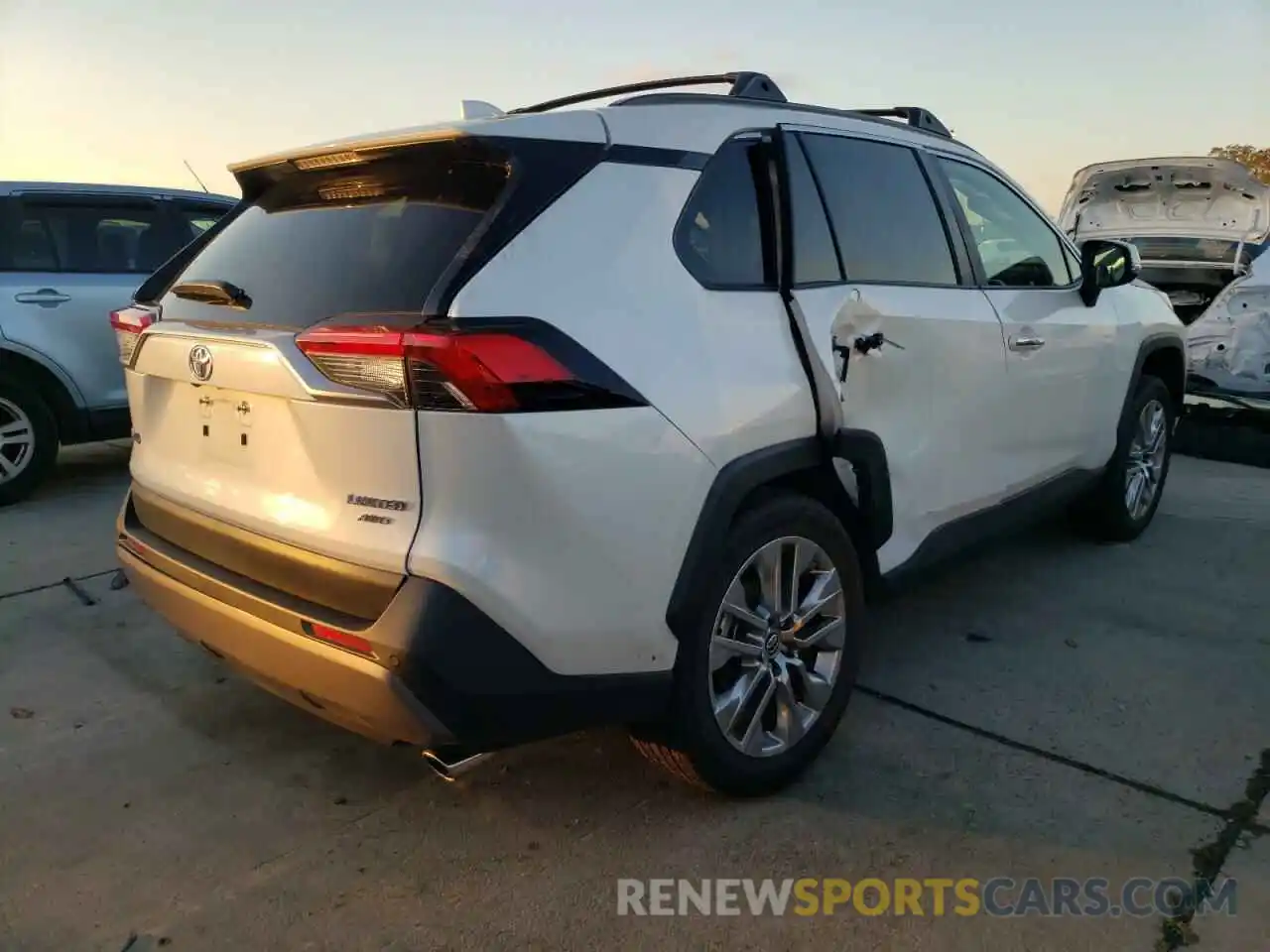 4 Photograph of a damaged car JTMN1RFV9KD502947 TOYOTA RAV4 2019