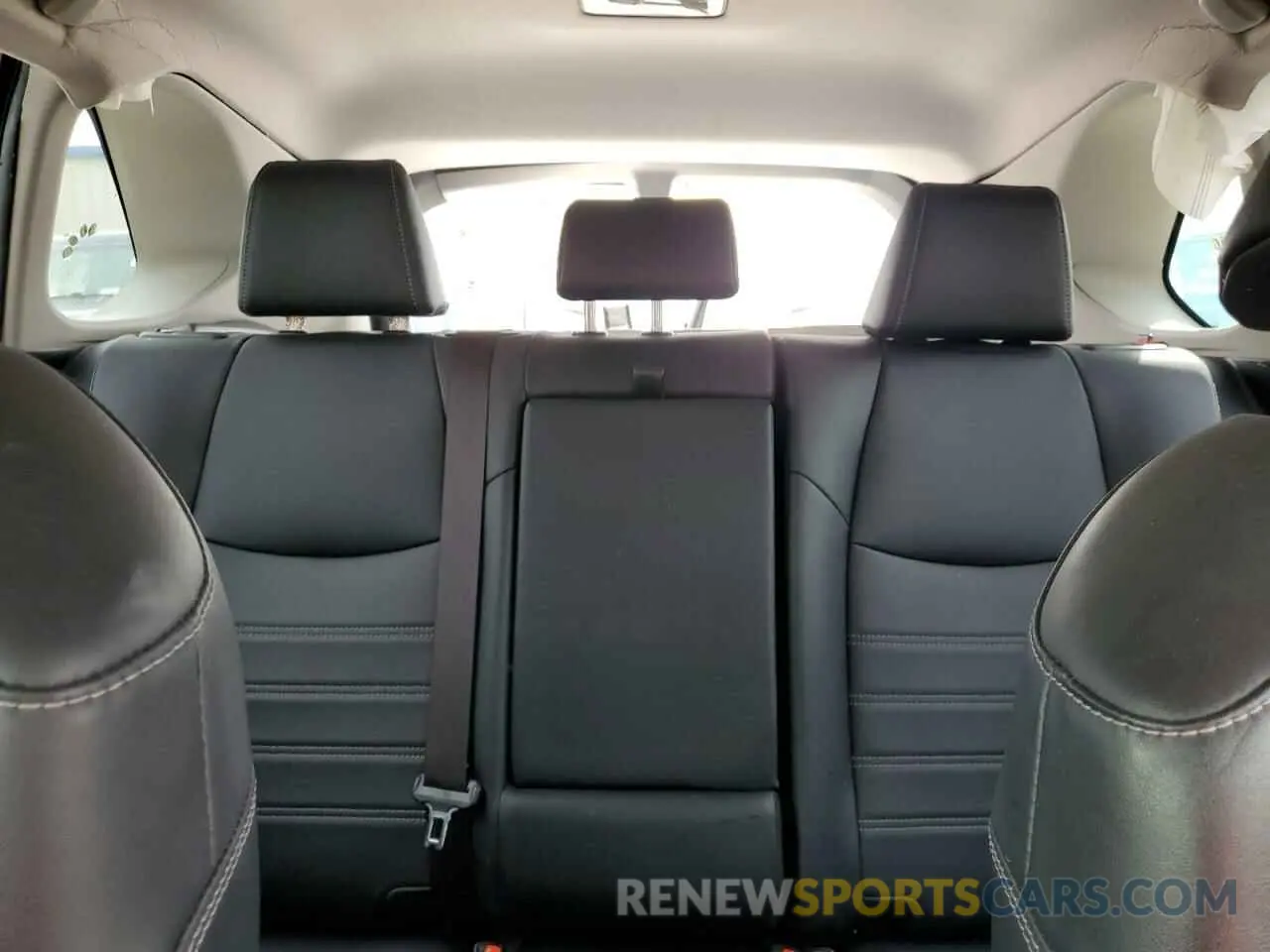 10 Photograph of a damaged car JTMN1RFV9KD508411 TOYOTA RAV4 2019