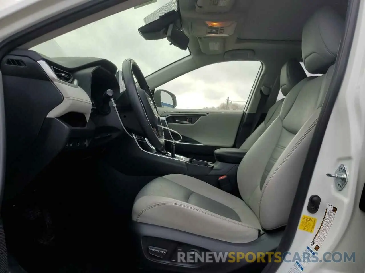 7 Photograph of a damaged car JTMN1RFV9KD513799 TOYOTA RAV4 2019