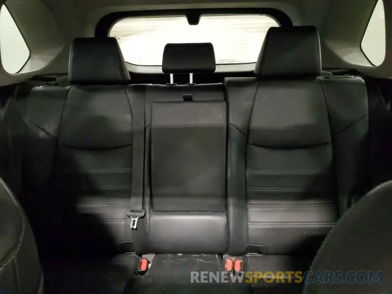 10 Photograph of a damaged car JTMN1RFVXKJ004094 TOYOTA RAV4 2019