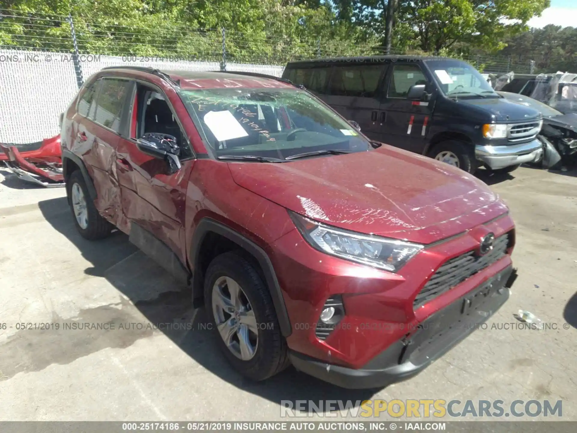 1 Photograph of a damaged car JTMP1RFV0KD003334 TOYOTA RAV4 2019