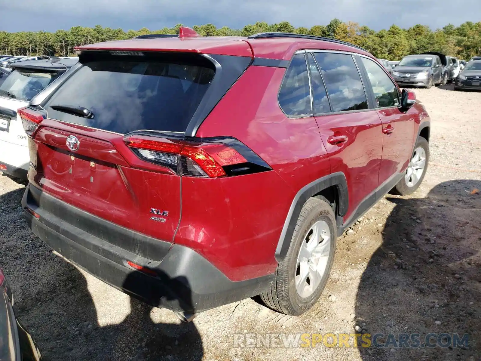 4 Photograph of a damaged car JTMP1RFV0KD012440 TOYOTA RAV4 2019