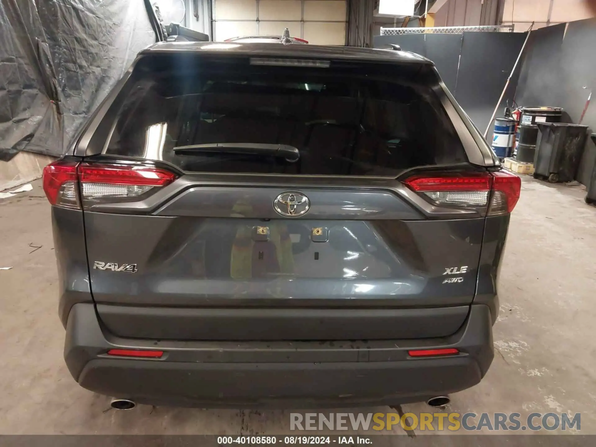 17 Photograph of a damaged car JTMP1RFV0KD013328 TOYOTA RAV4 2019