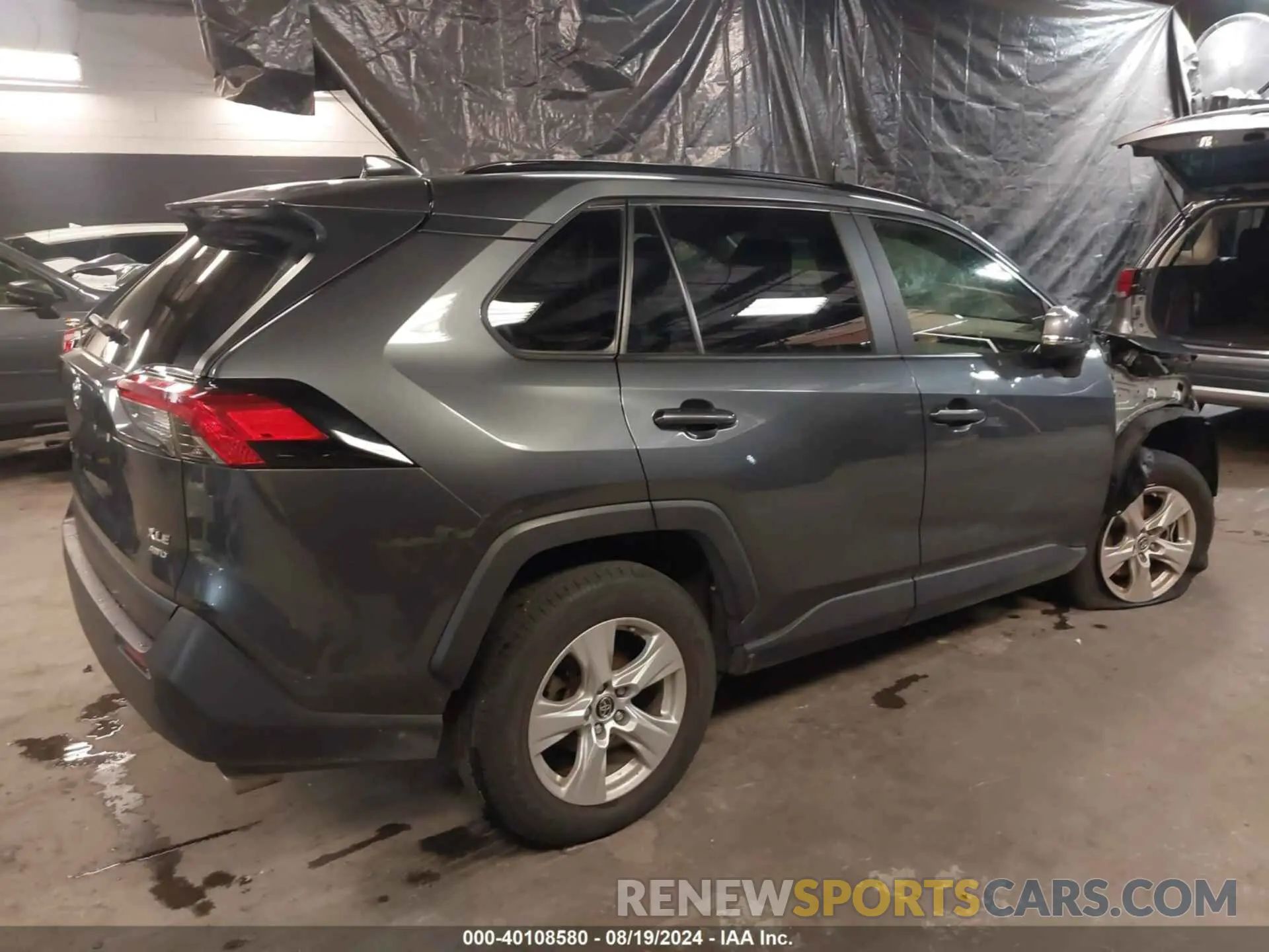 4 Photograph of a damaged car JTMP1RFV0KD013328 TOYOTA RAV4 2019