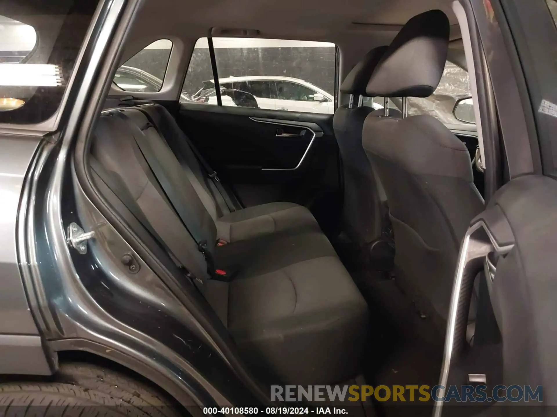 8 Photograph of a damaged car JTMP1RFV0KD013328 TOYOTA RAV4 2019