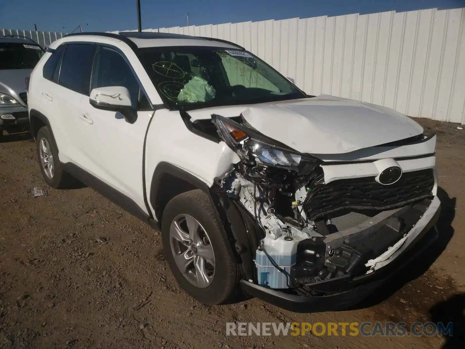 1 Photograph of a damaged car JTMP1RFV0KD016164 TOYOTA RAV4 2019