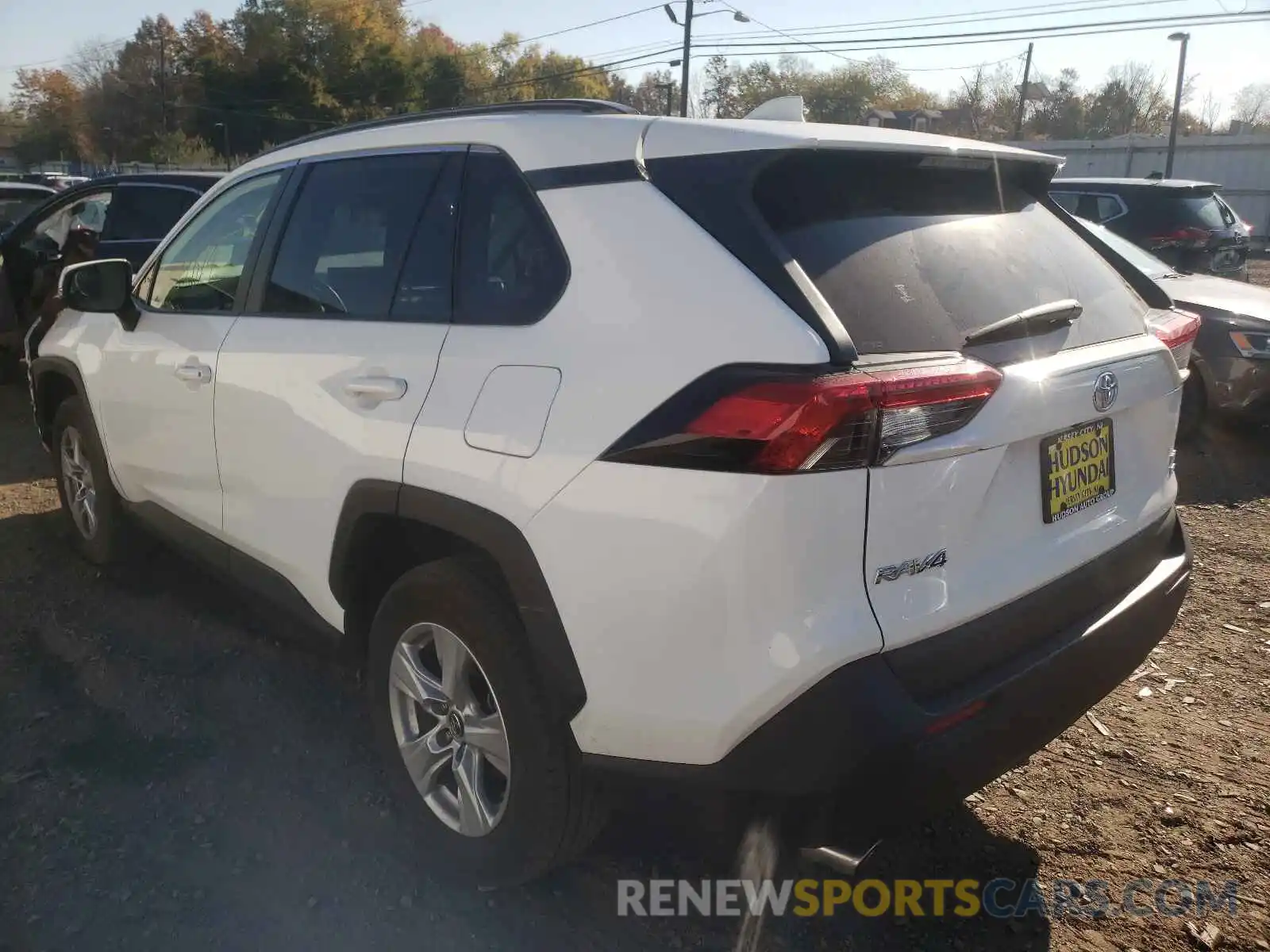 3 Photograph of a damaged car JTMP1RFV0KD016164 TOYOTA RAV4 2019