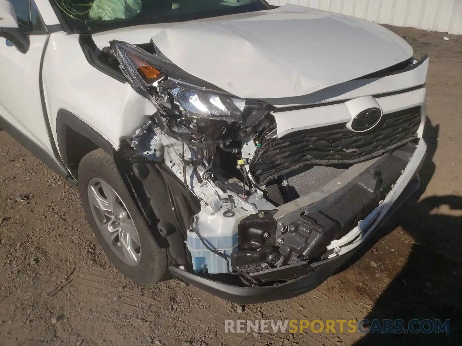 9 Photograph of a damaged car JTMP1RFV0KD016164 TOYOTA RAV4 2019