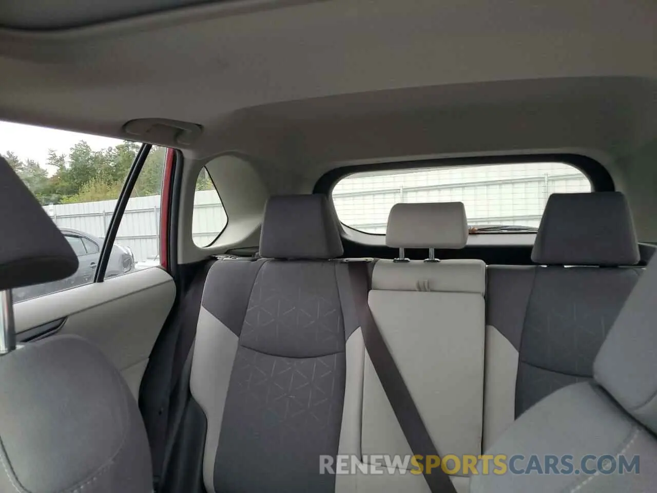 10 Photograph of a damaged car JTMP1RFV0KD026581 TOYOTA RAV4 2019