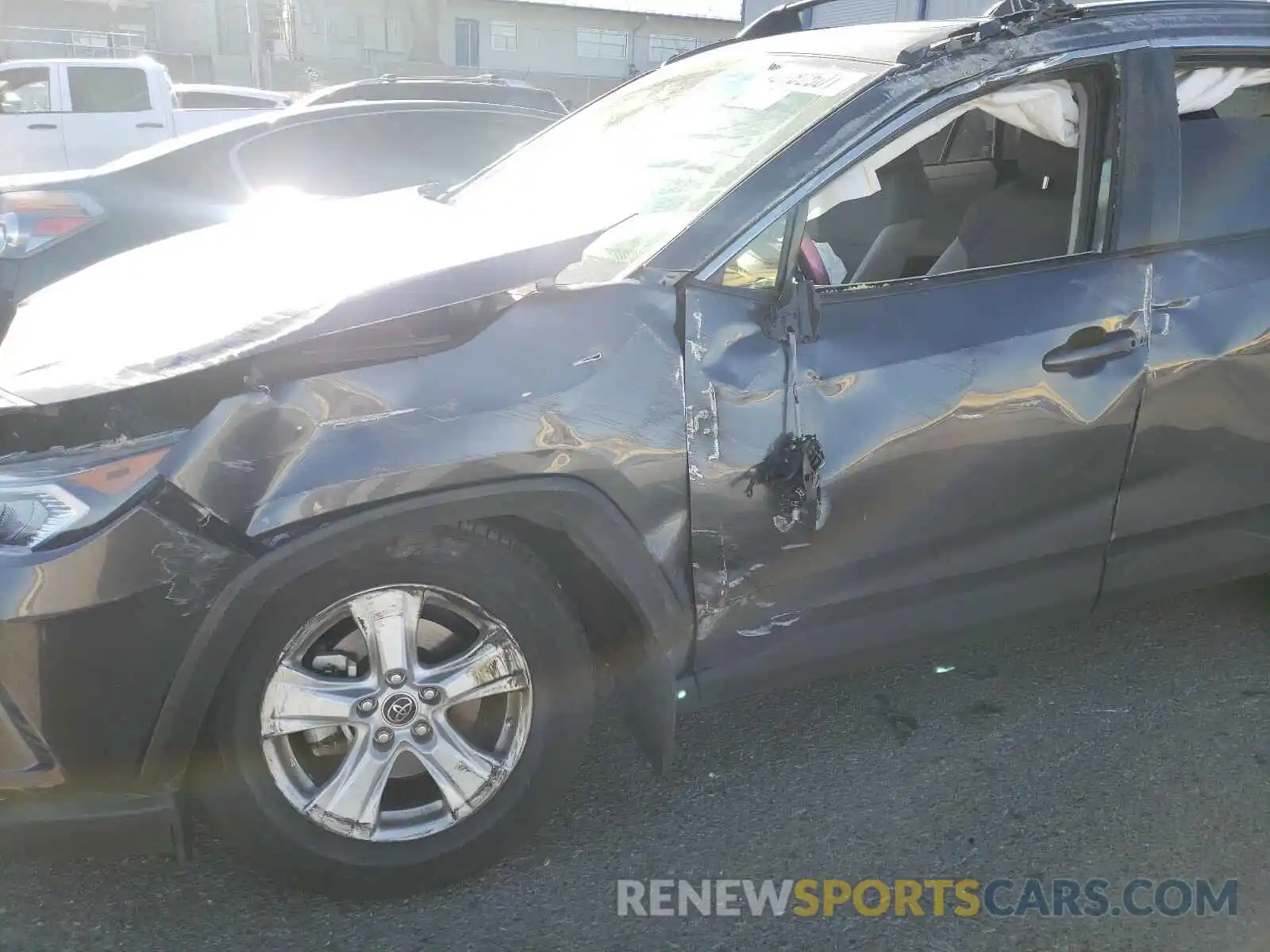 10 Photograph of a damaged car JTMP1RFV0KD029772 TOYOTA RAV4 2019