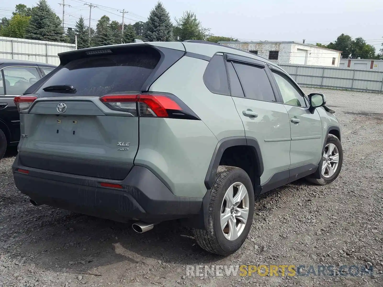 4 Photograph of a damaged car JTMP1RFV0KD036012 TOYOTA RAV4 2019