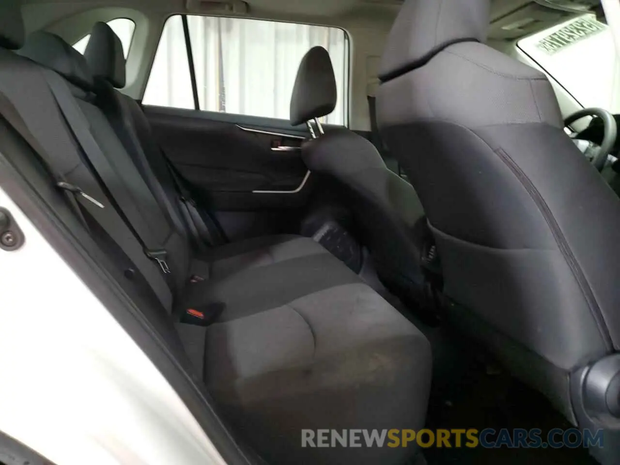 11 Photograph of a damaged car JTMP1RFV0KD037872 TOYOTA RAV4 2019