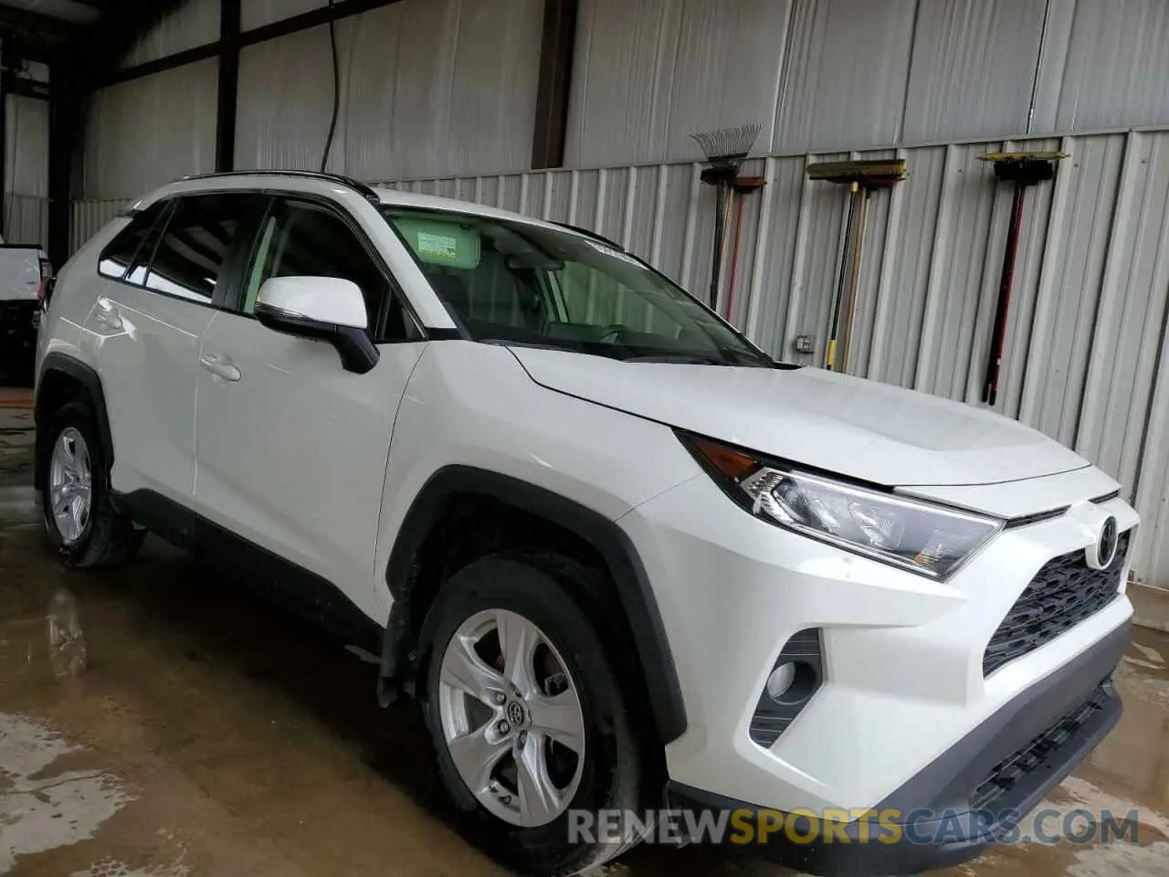4 Photograph of a damaged car JTMP1RFV0KD037872 TOYOTA RAV4 2019