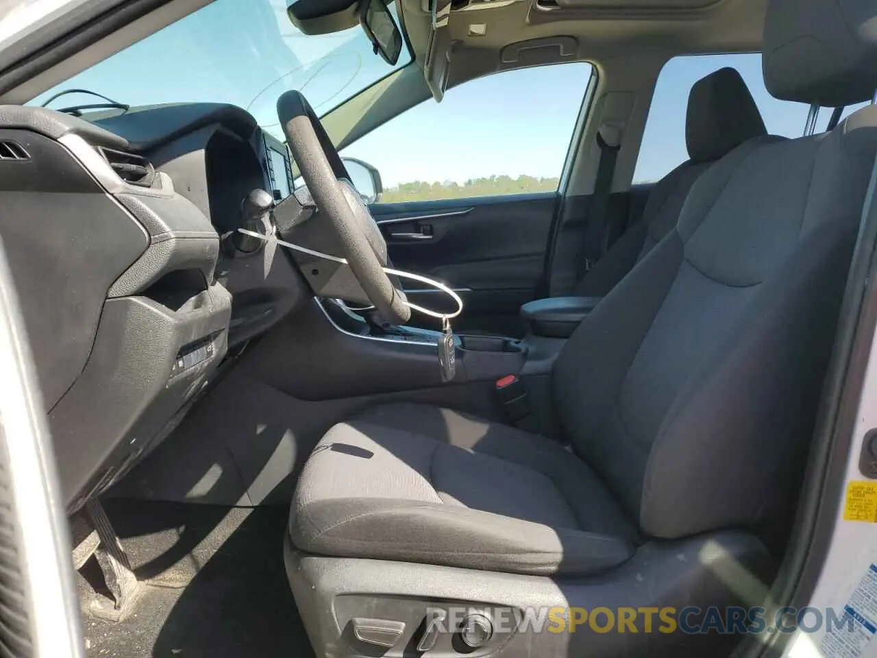 7 Photograph of a damaged car JTMP1RFV0KD037872 TOYOTA RAV4 2019