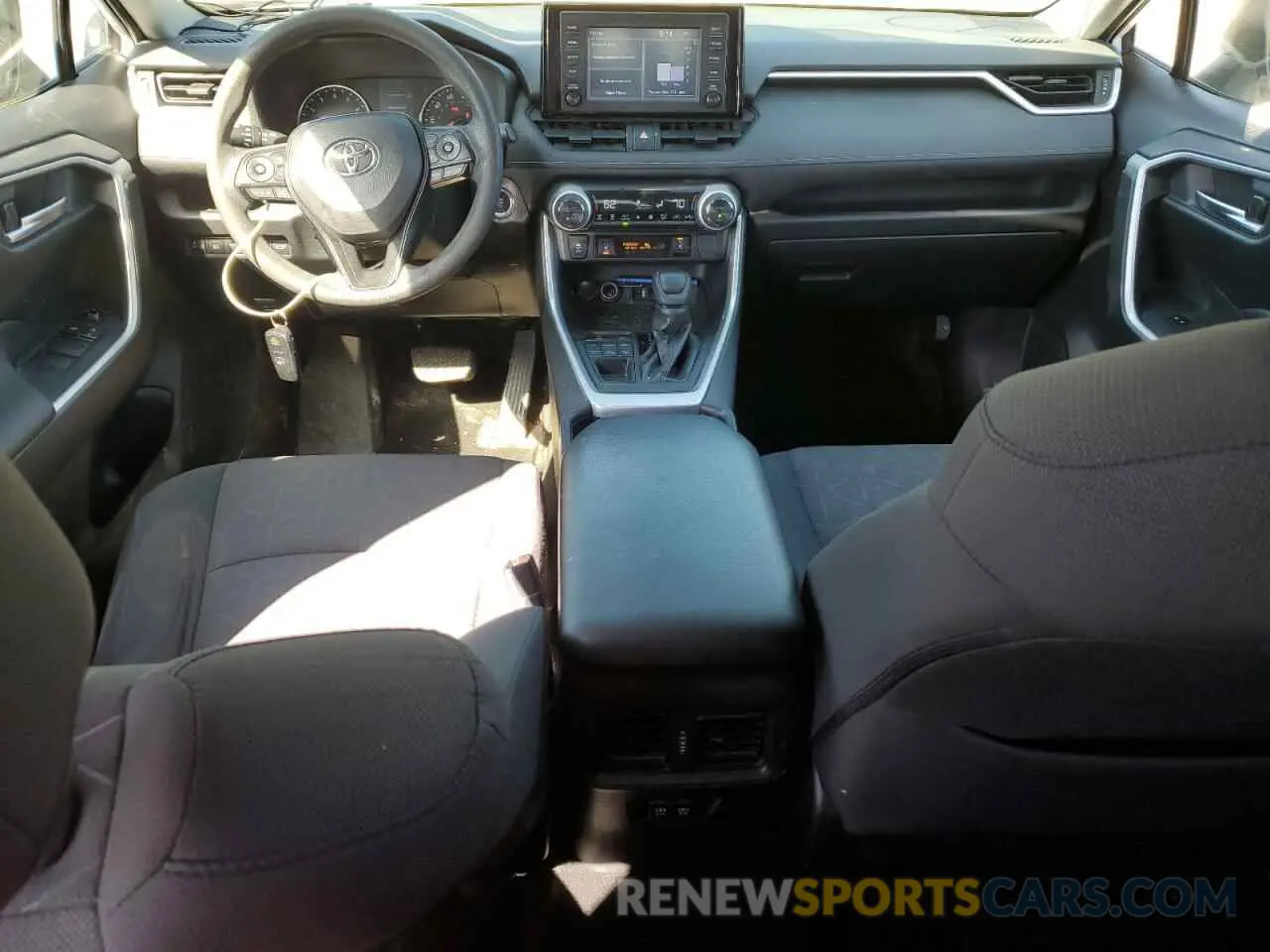 8 Photograph of a damaged car JTMP1RFV0KD037872 TOYOTA RAV4 2019